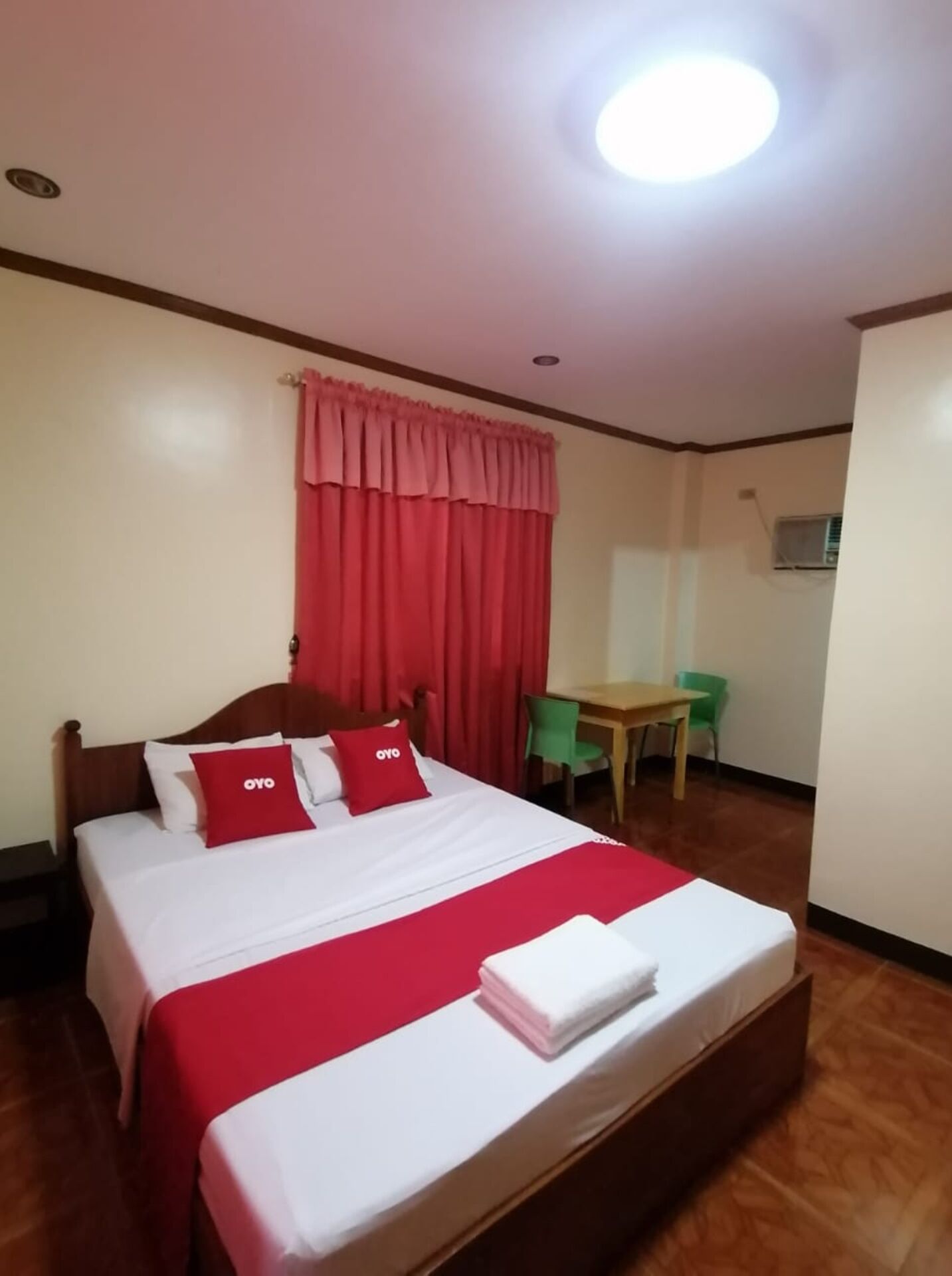OYO 879 Lauriens Budget Hotel 2