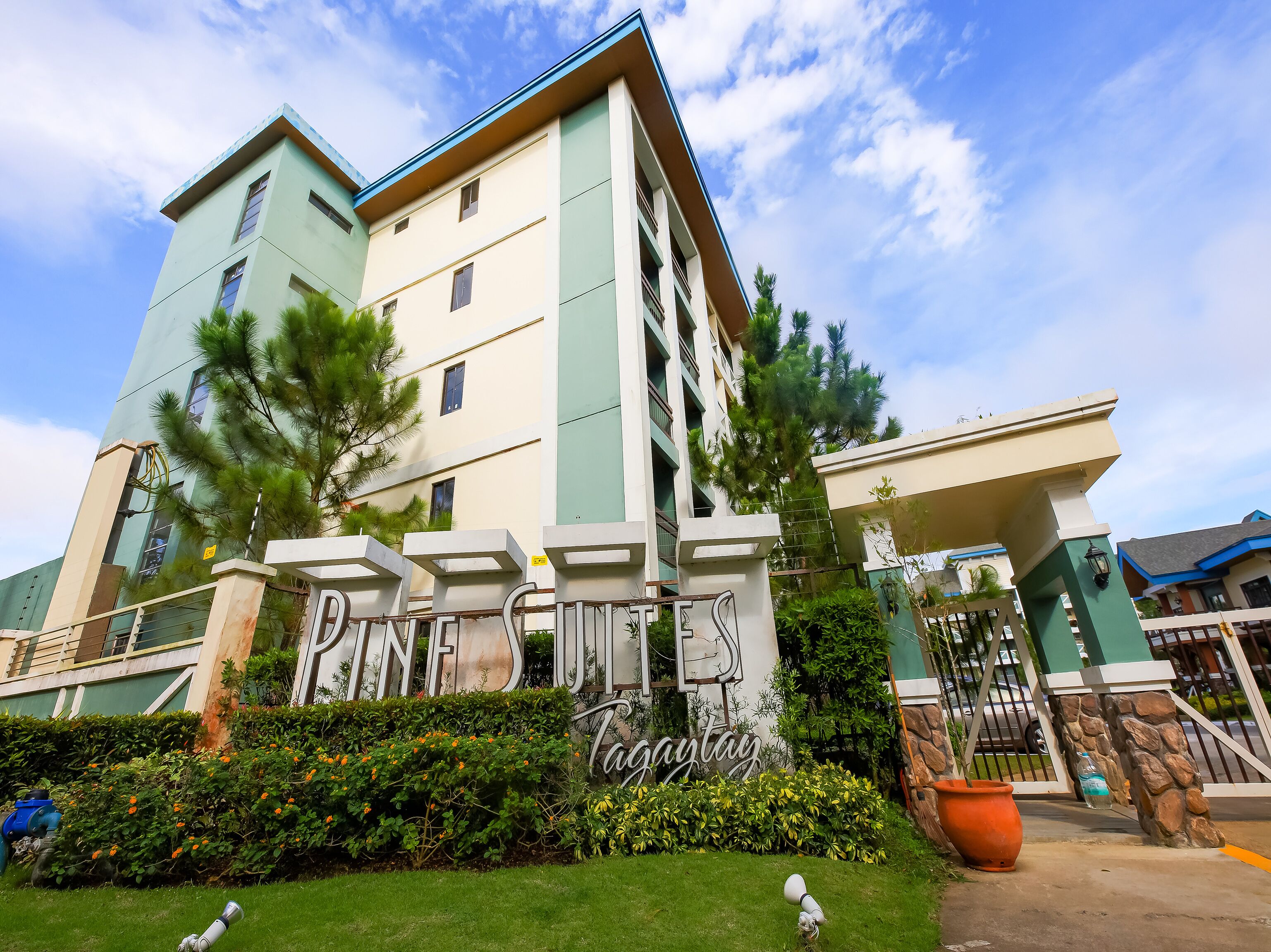 Pine Suites by OYO Rooms