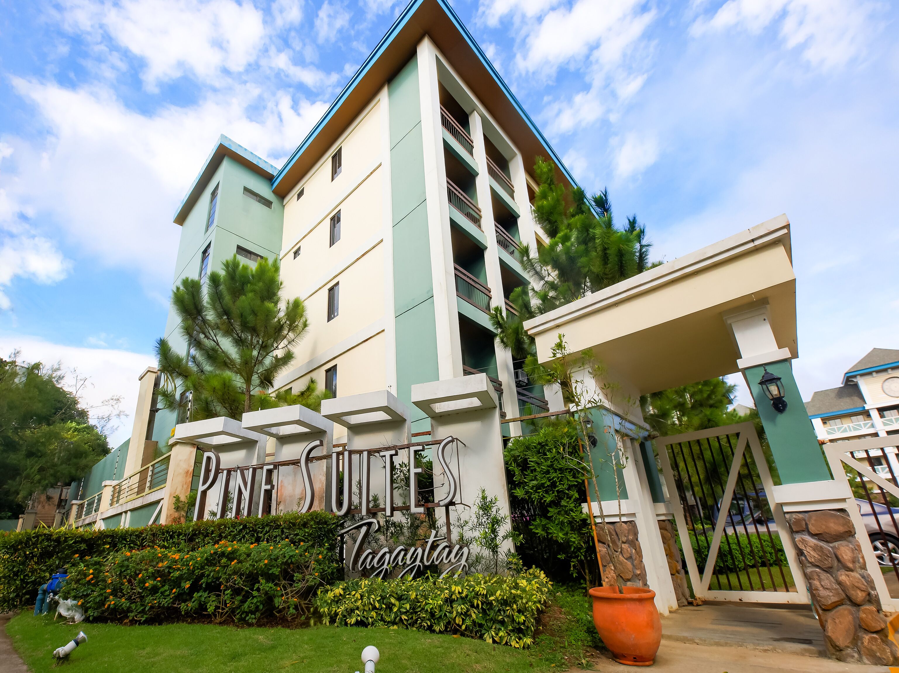 Pine Suites by OYO Rooms