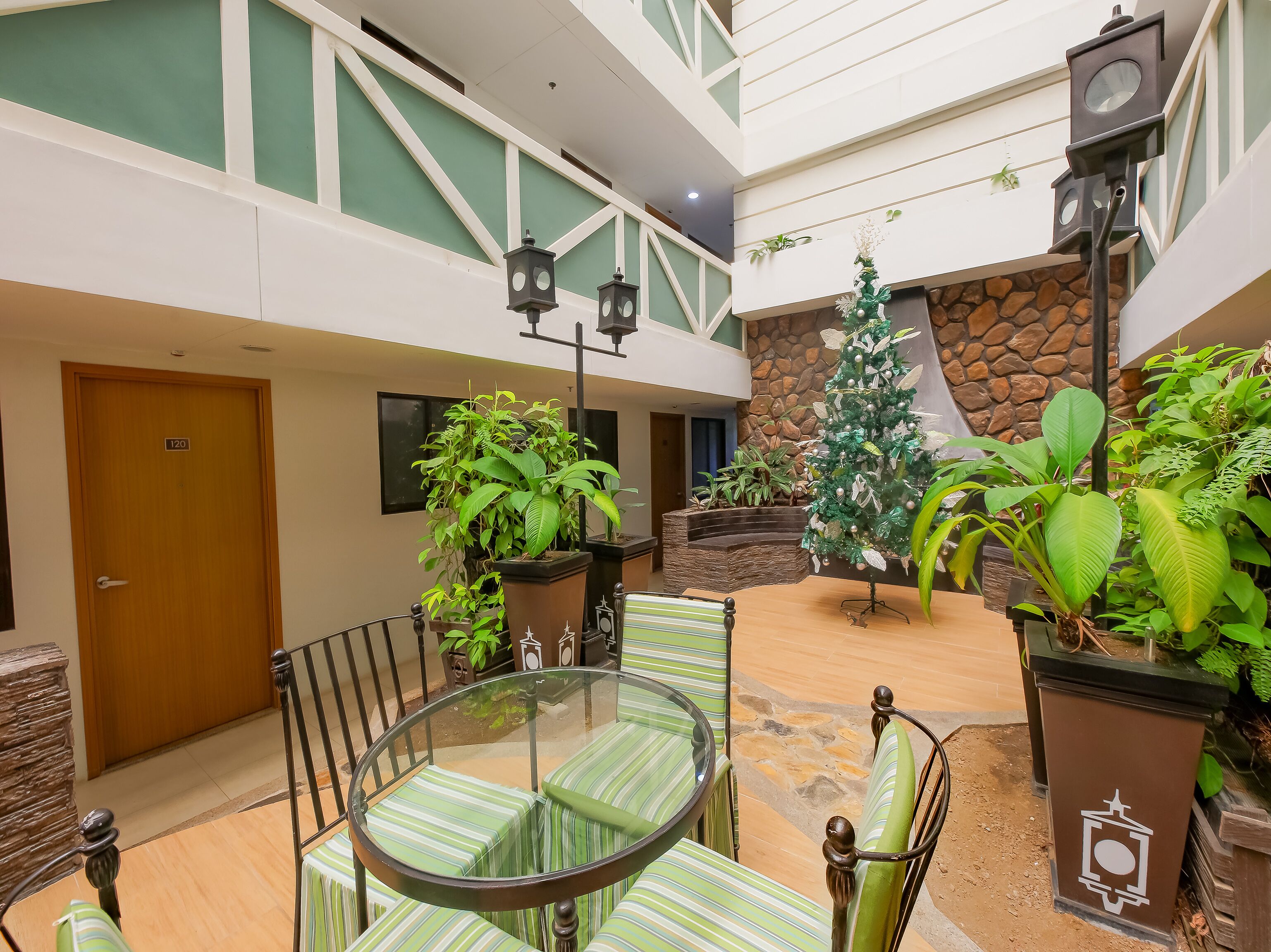 Pine Suites by OYO Rooms