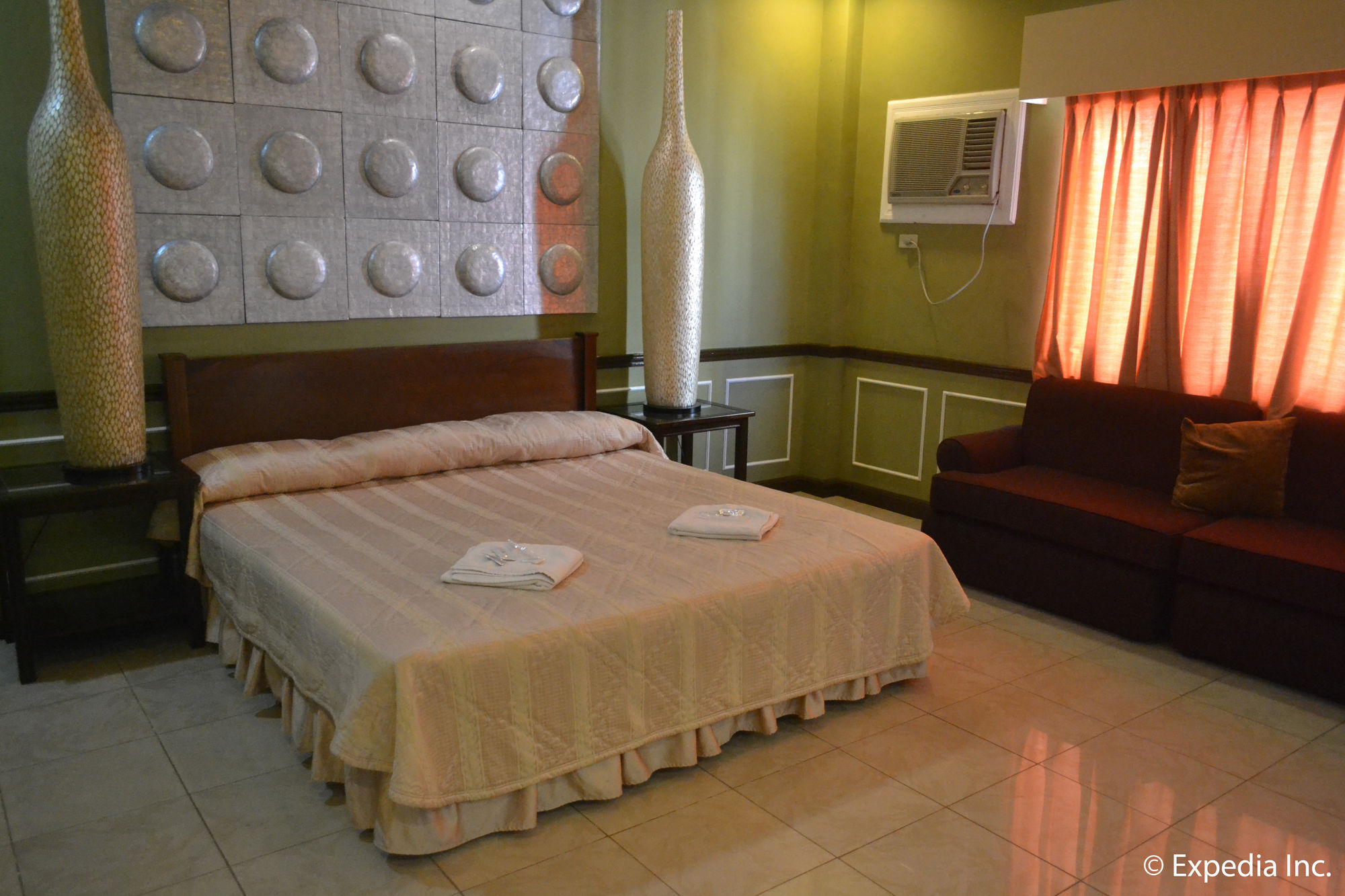 Tagaytay Country Hotel