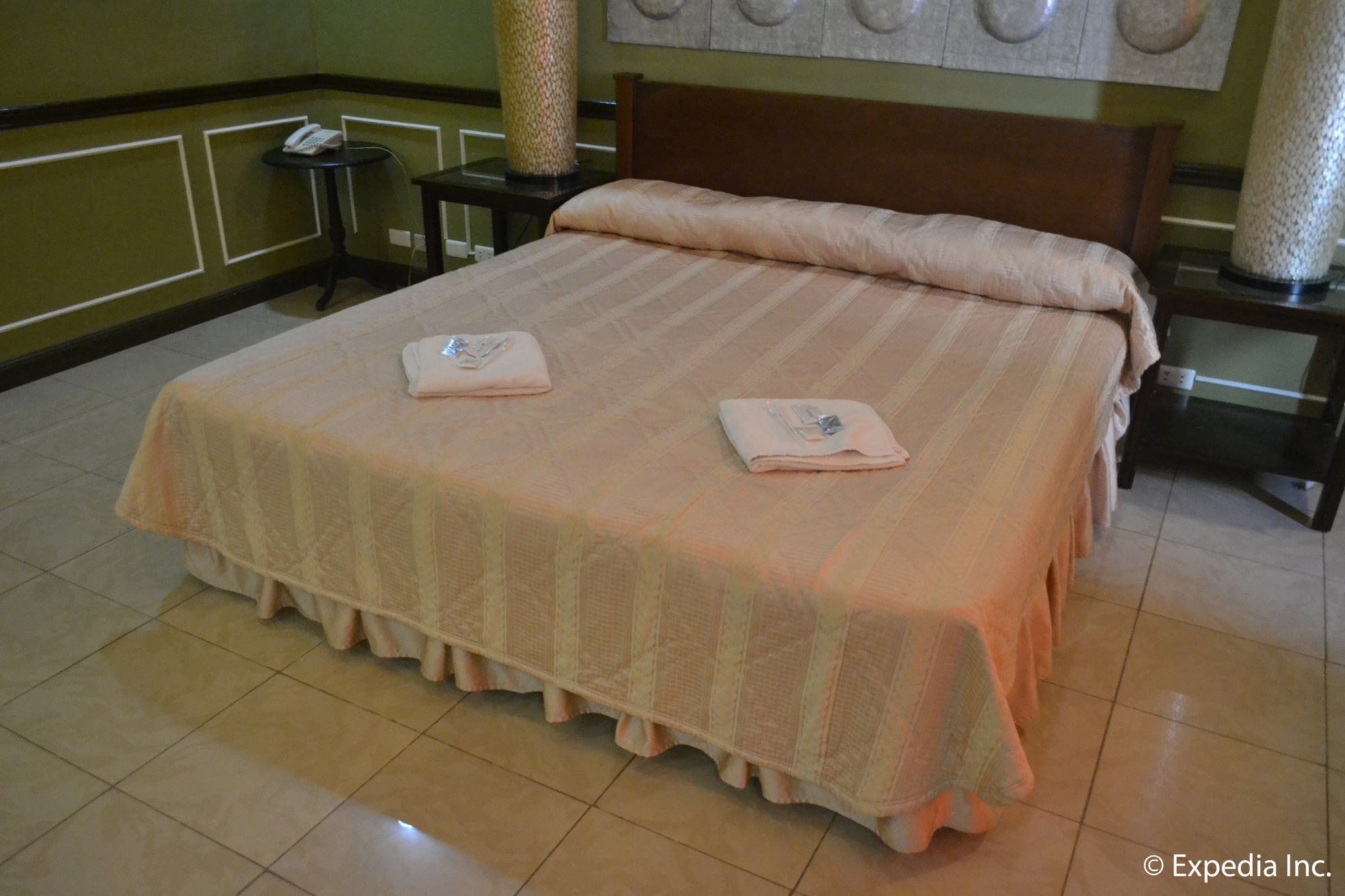 Tagaytay Country Hotel