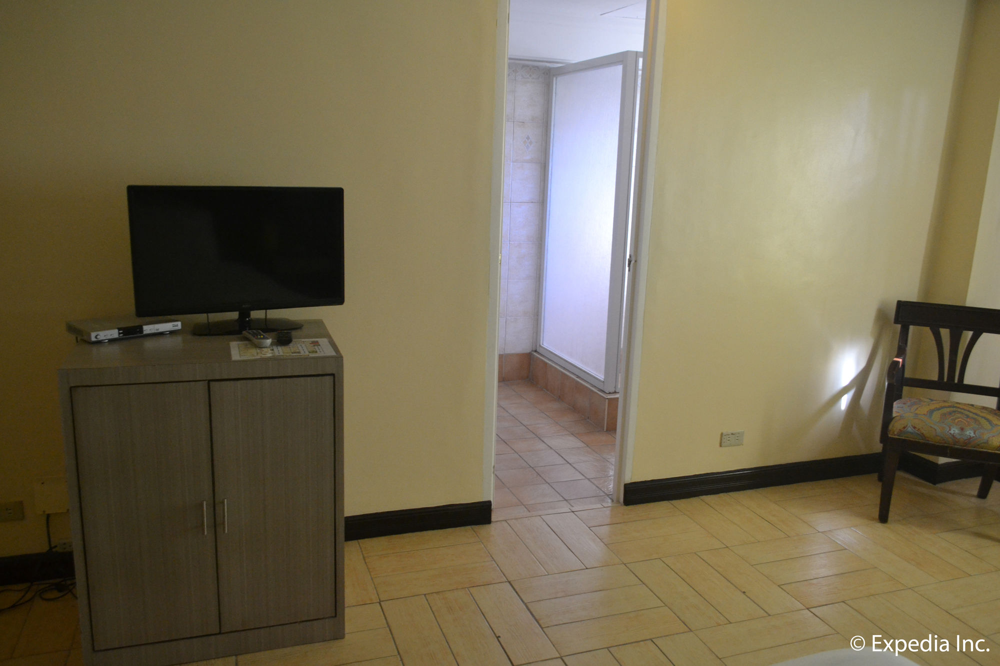 Tagaytay Country Hotel