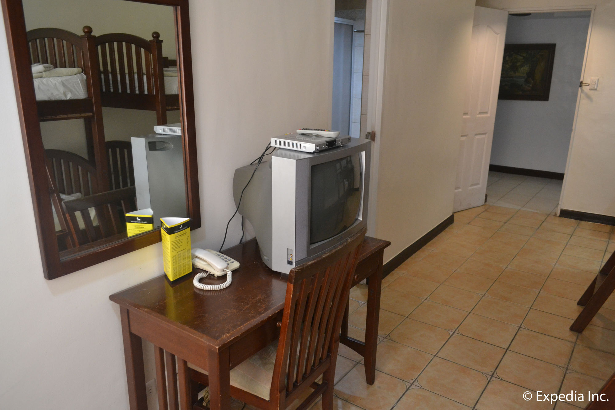 Tagaytay Country Hotel