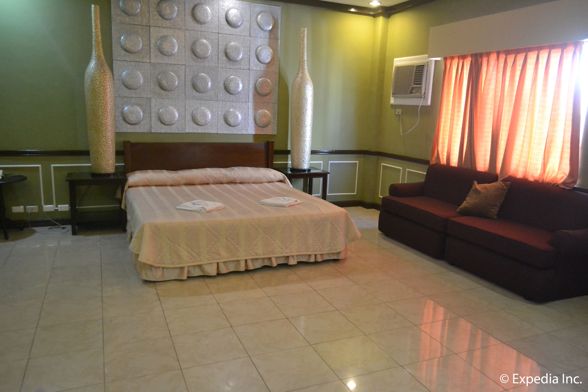 Tagaytay Country Hotel