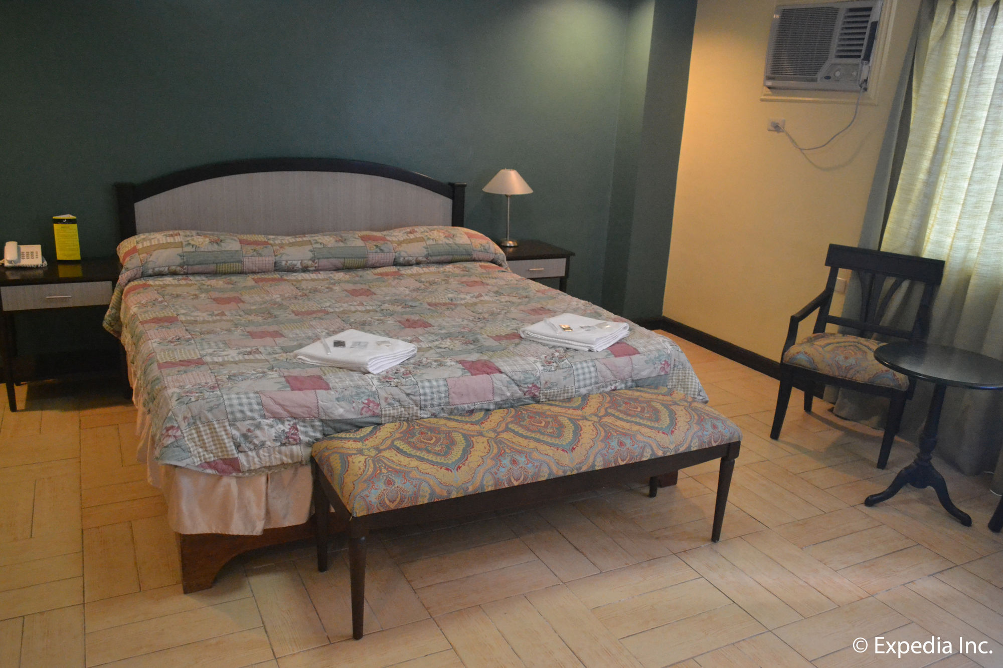 Tagaytay Country Hotel
