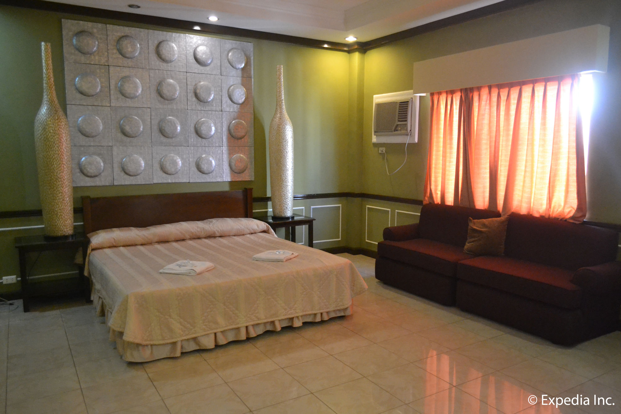 Tagaytay Country Hotel