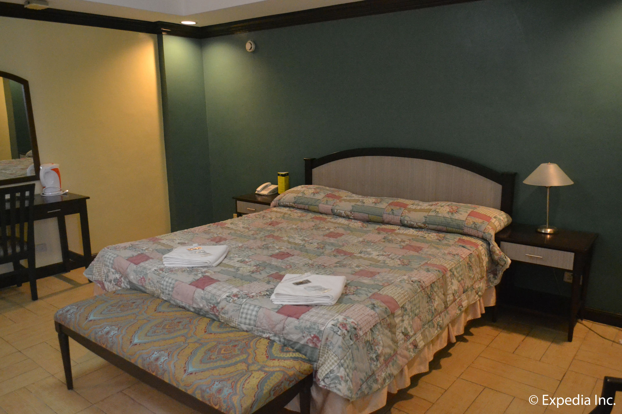 Tagaytay Country Hotel