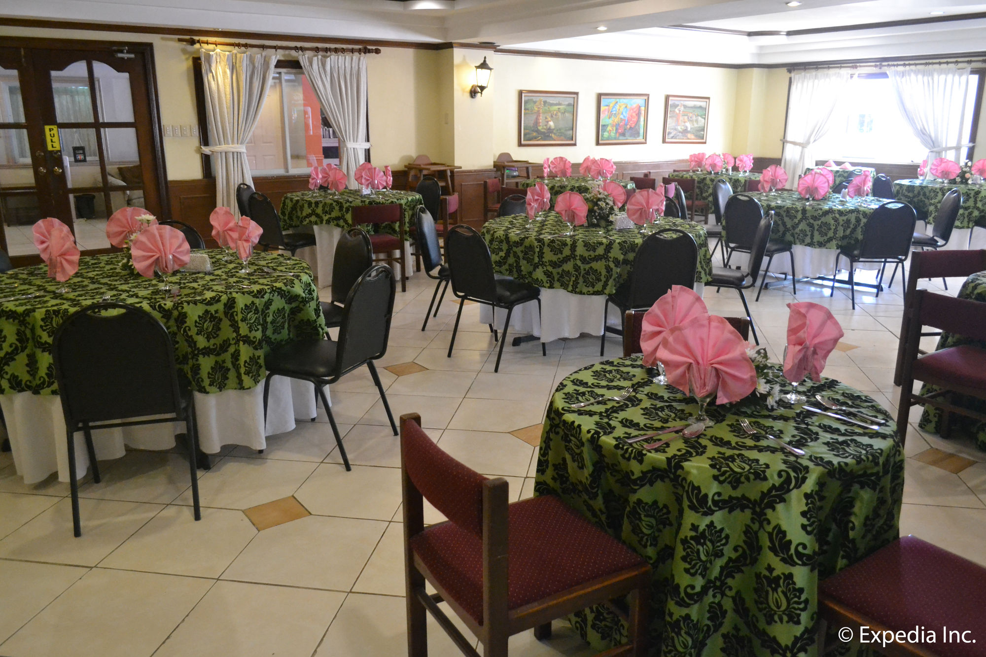 Tagaytay Country Hotel