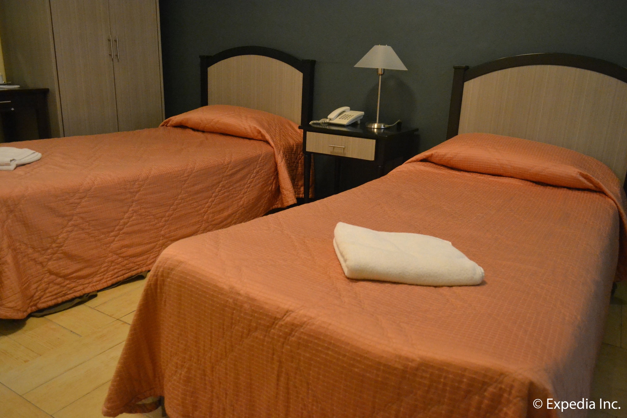 Tagaytay Country Hotel