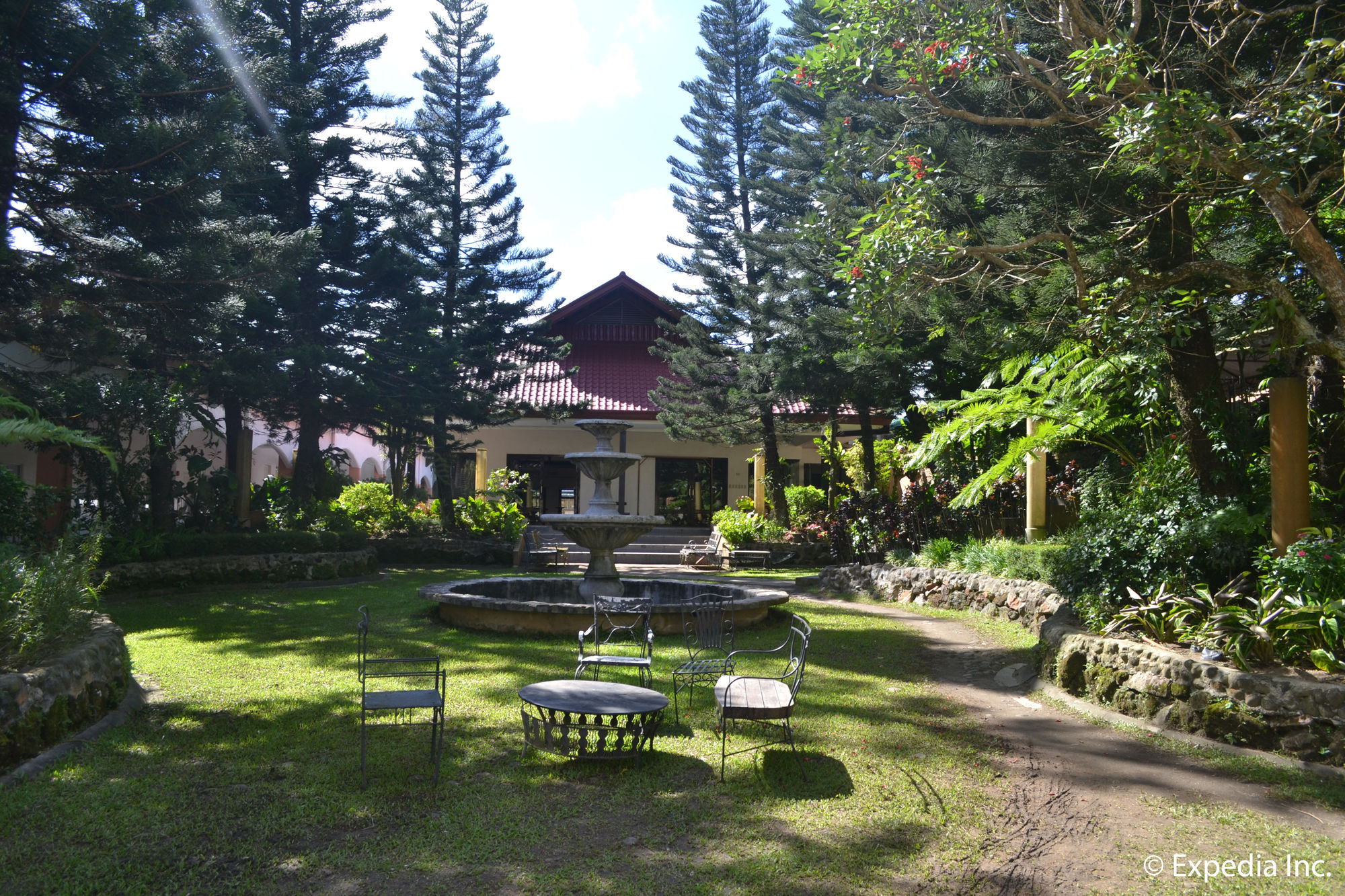 Tagaytay Country Hotel