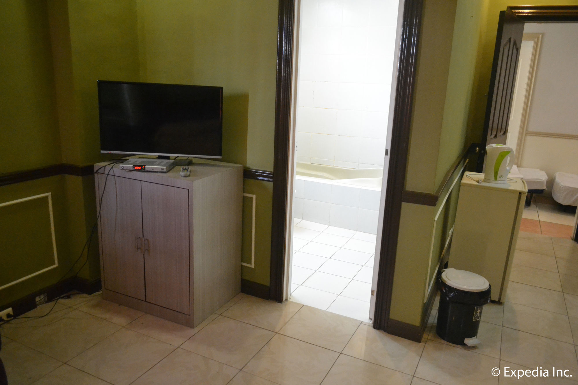 Tagaytay Country Hotel