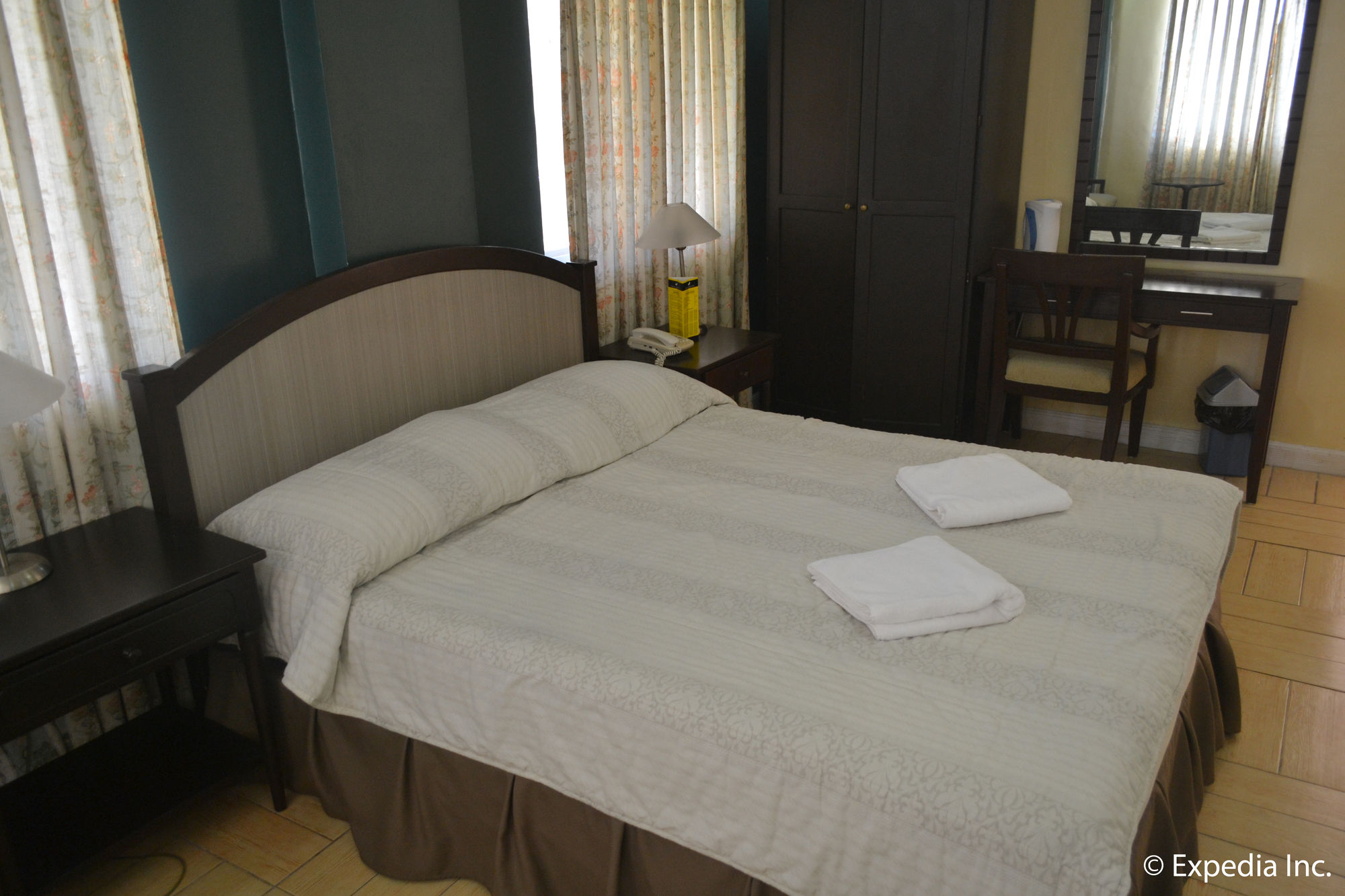 Tagaytay Country Hotel