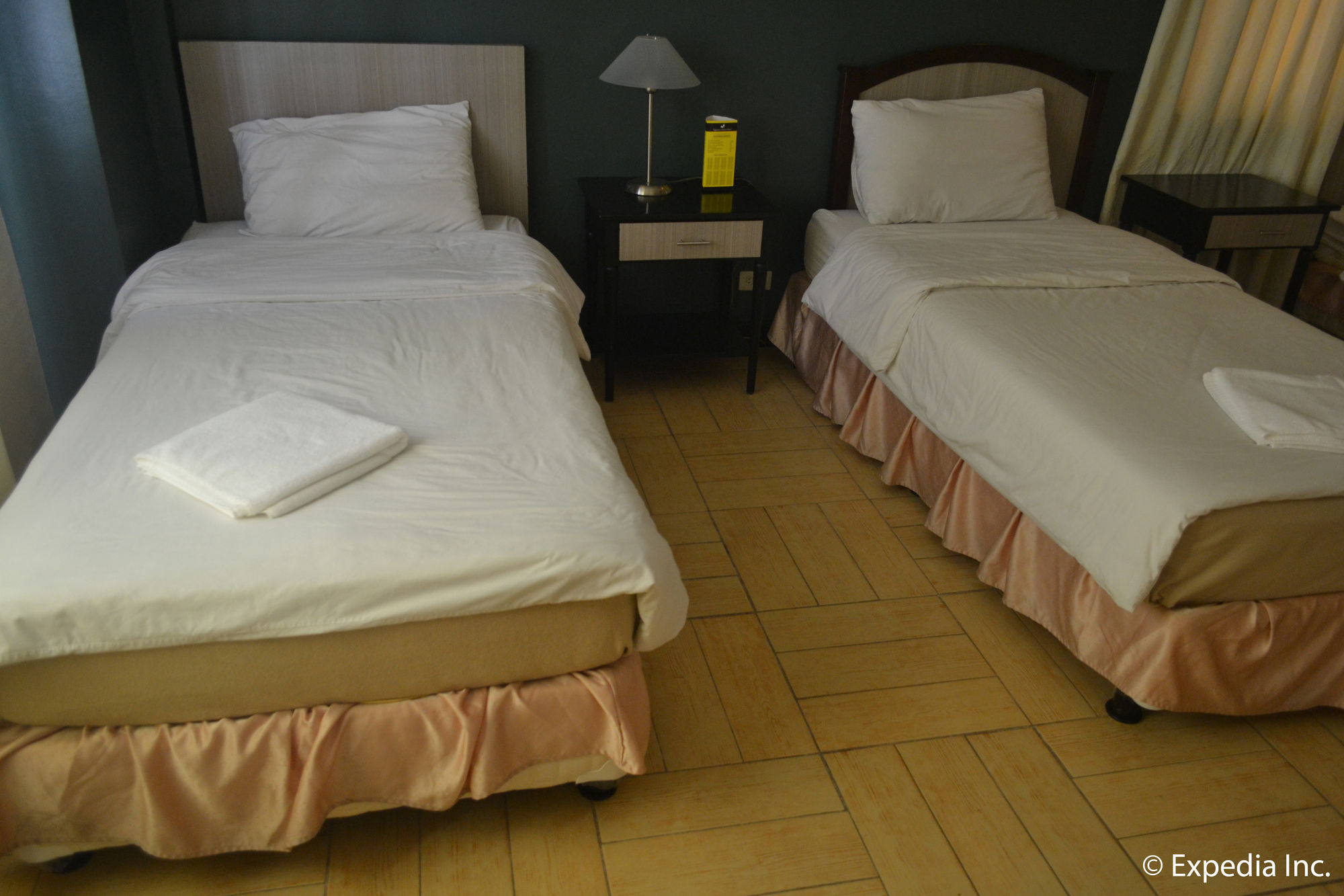 Tagaytay Country Hotel