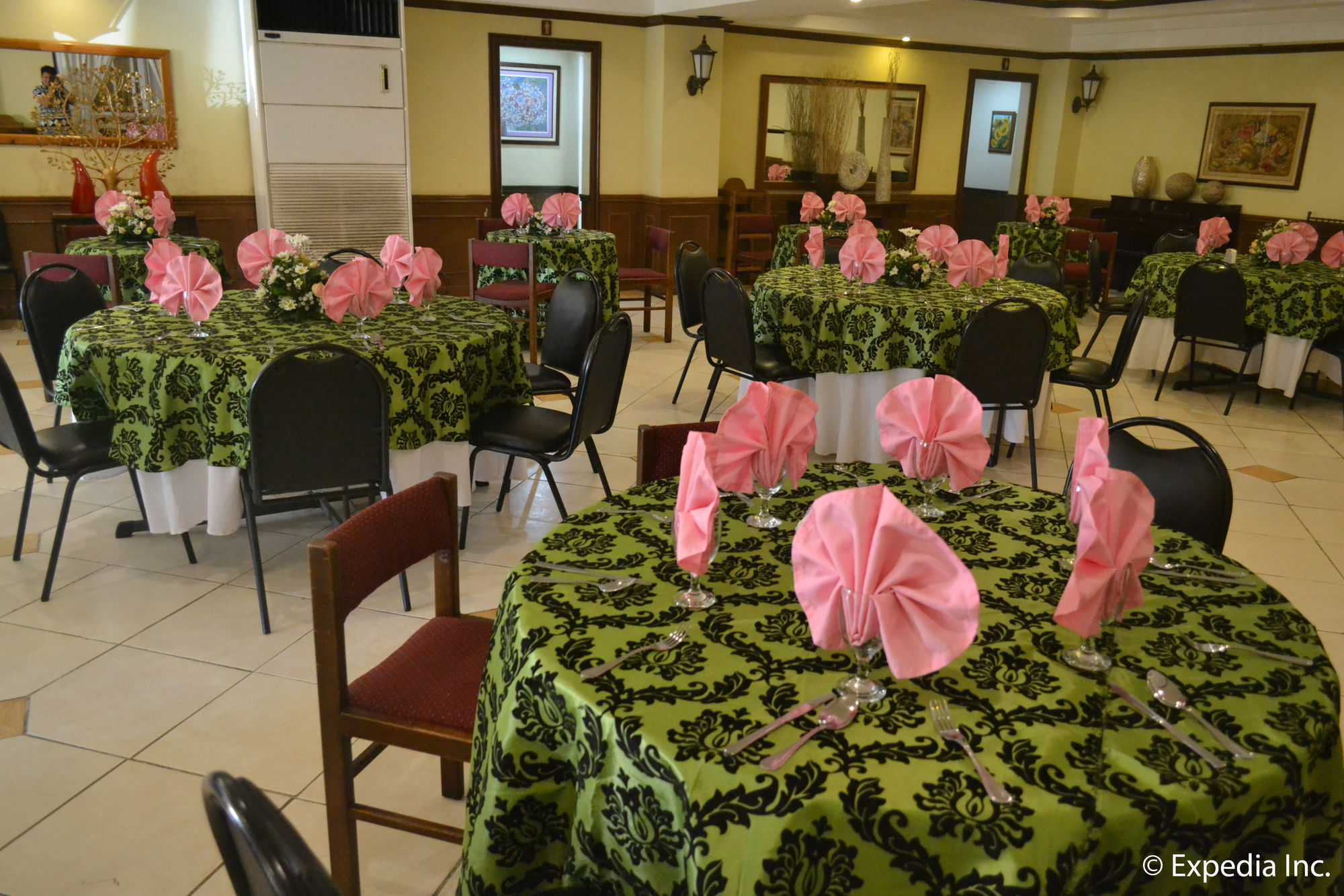 Tagaytay Country Hotel