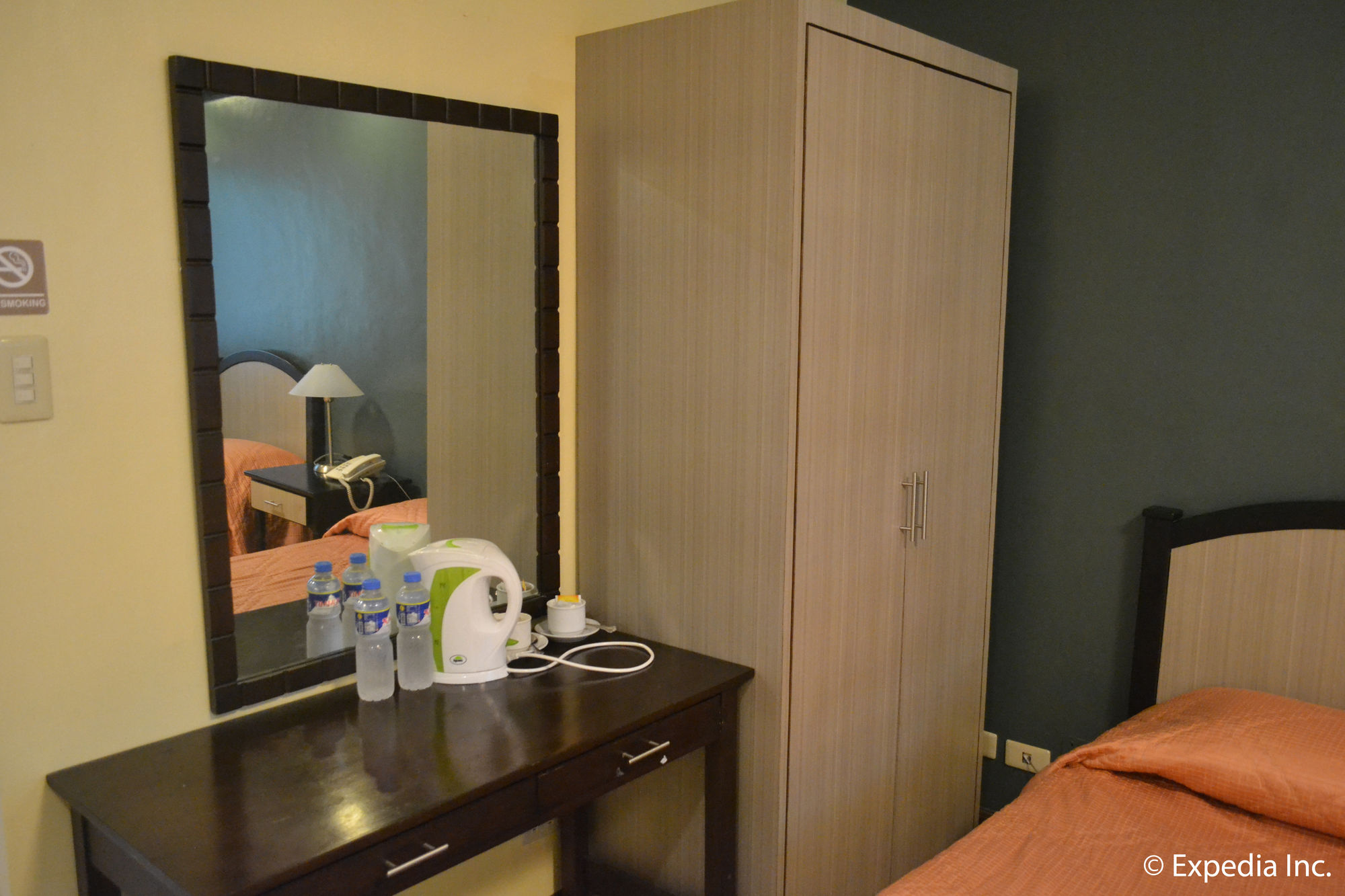 Tagaytay Country Hotel