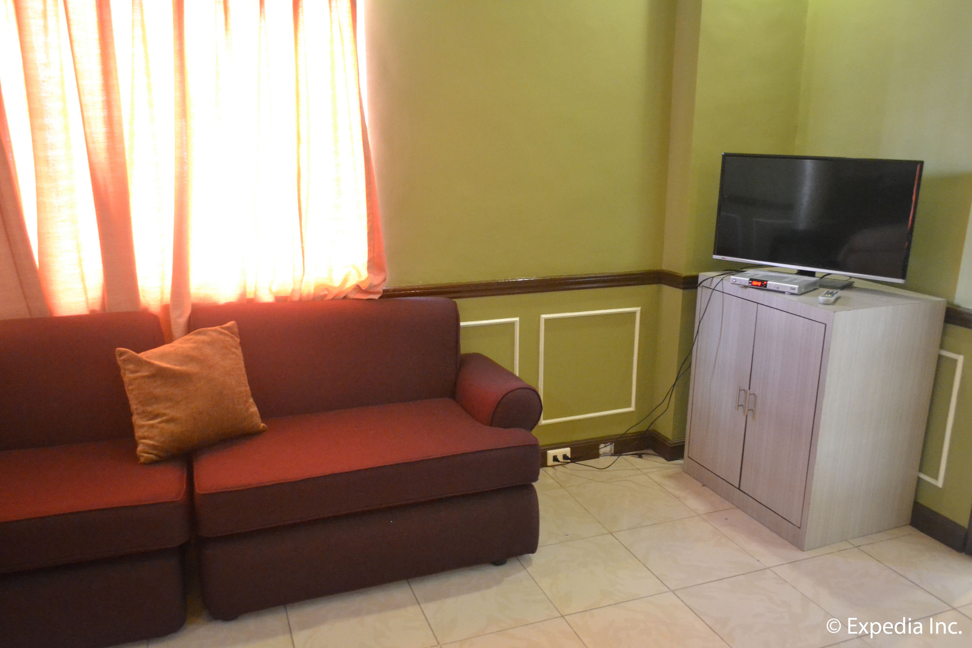 Tagaytay Country Hotel