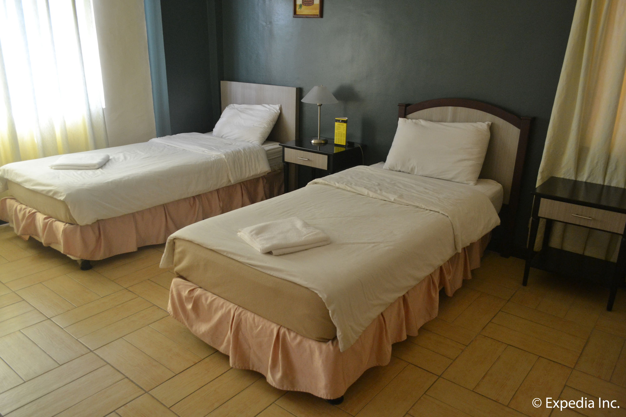 Tagaytay Country Hotel