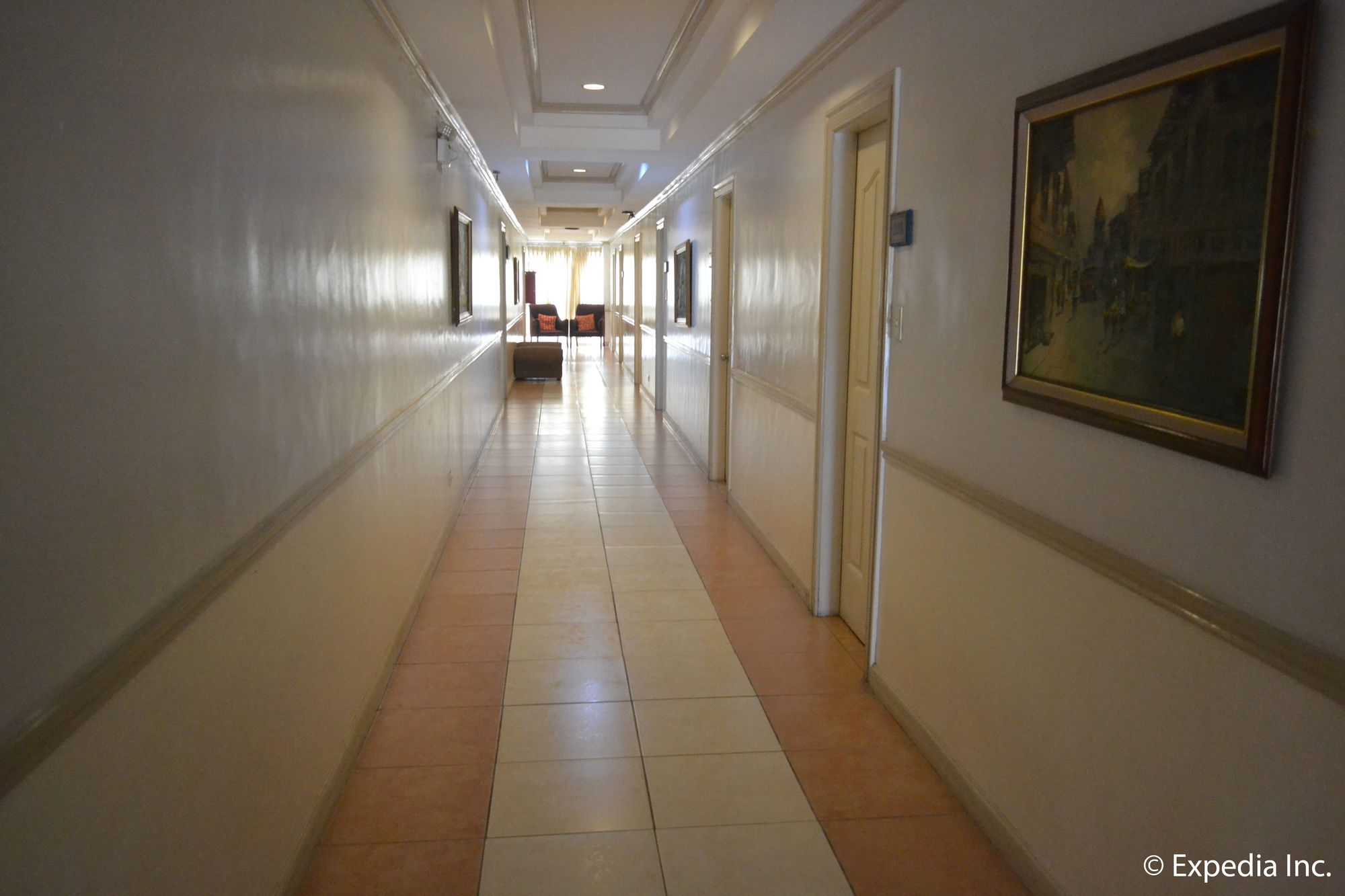 Tagaytay Country Hotel
