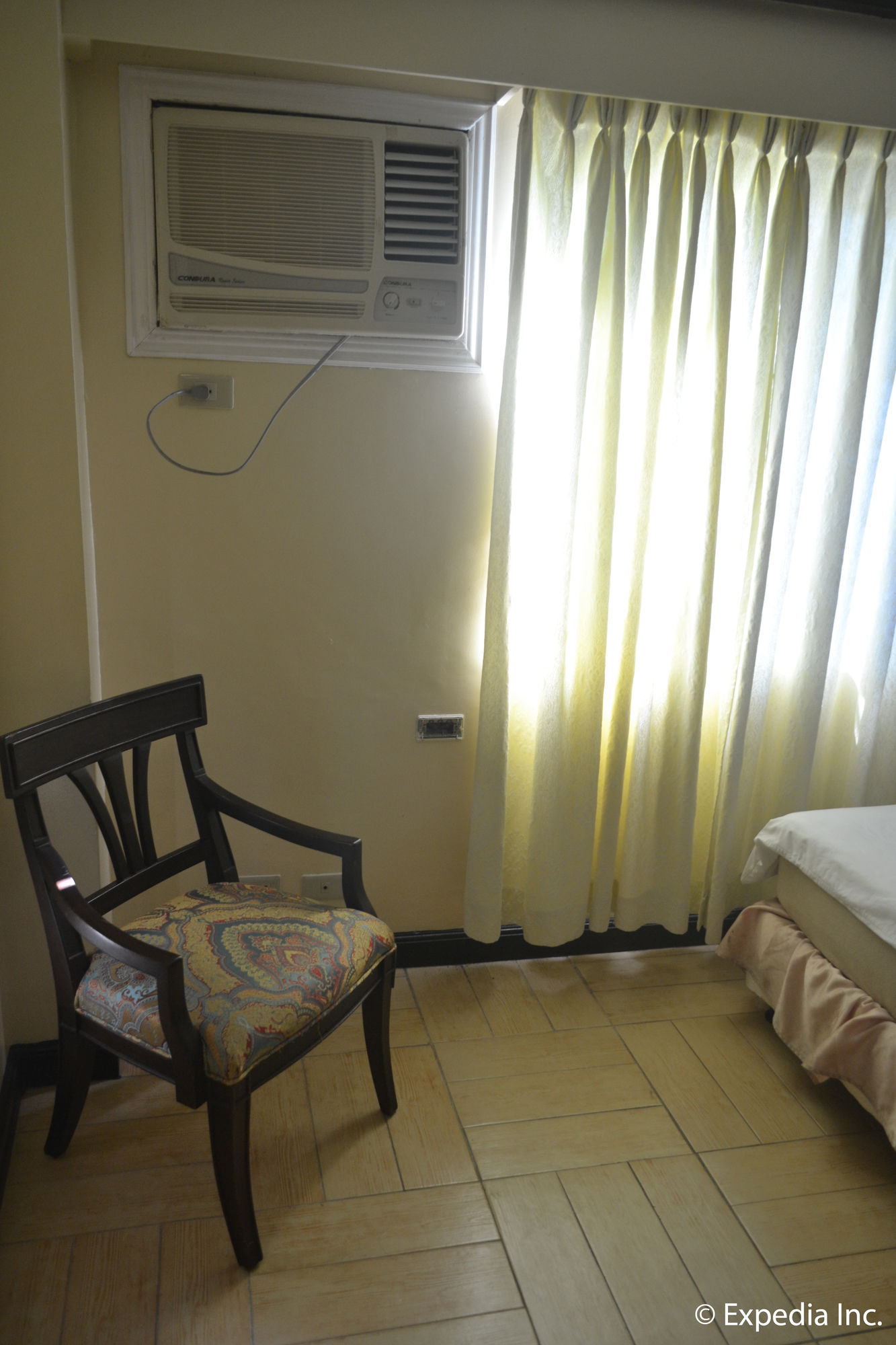Tagaytay Country Hotel