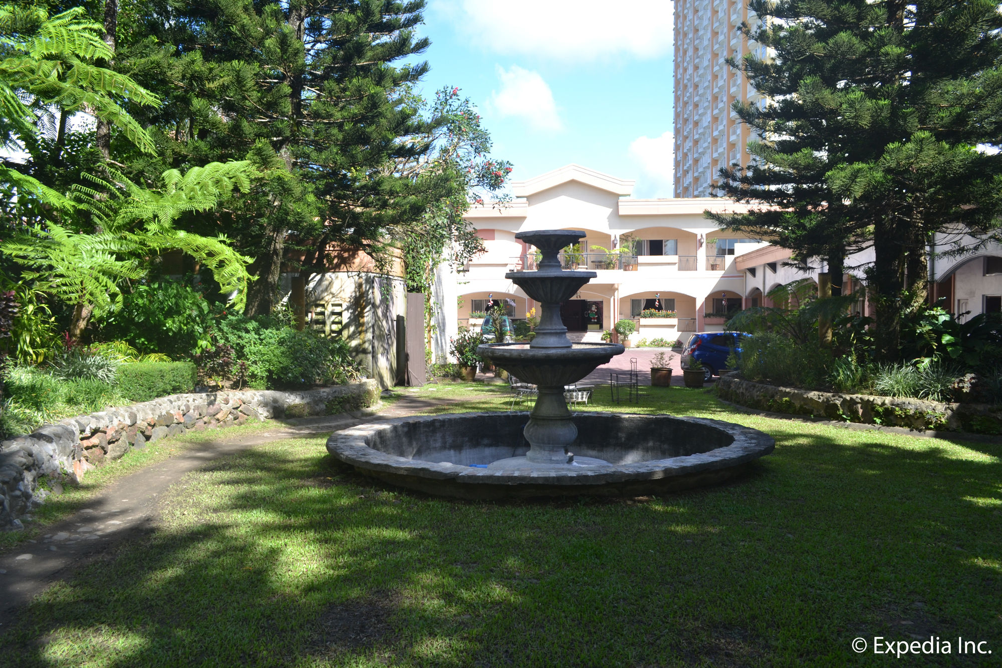 Tagaytay Country Hotel