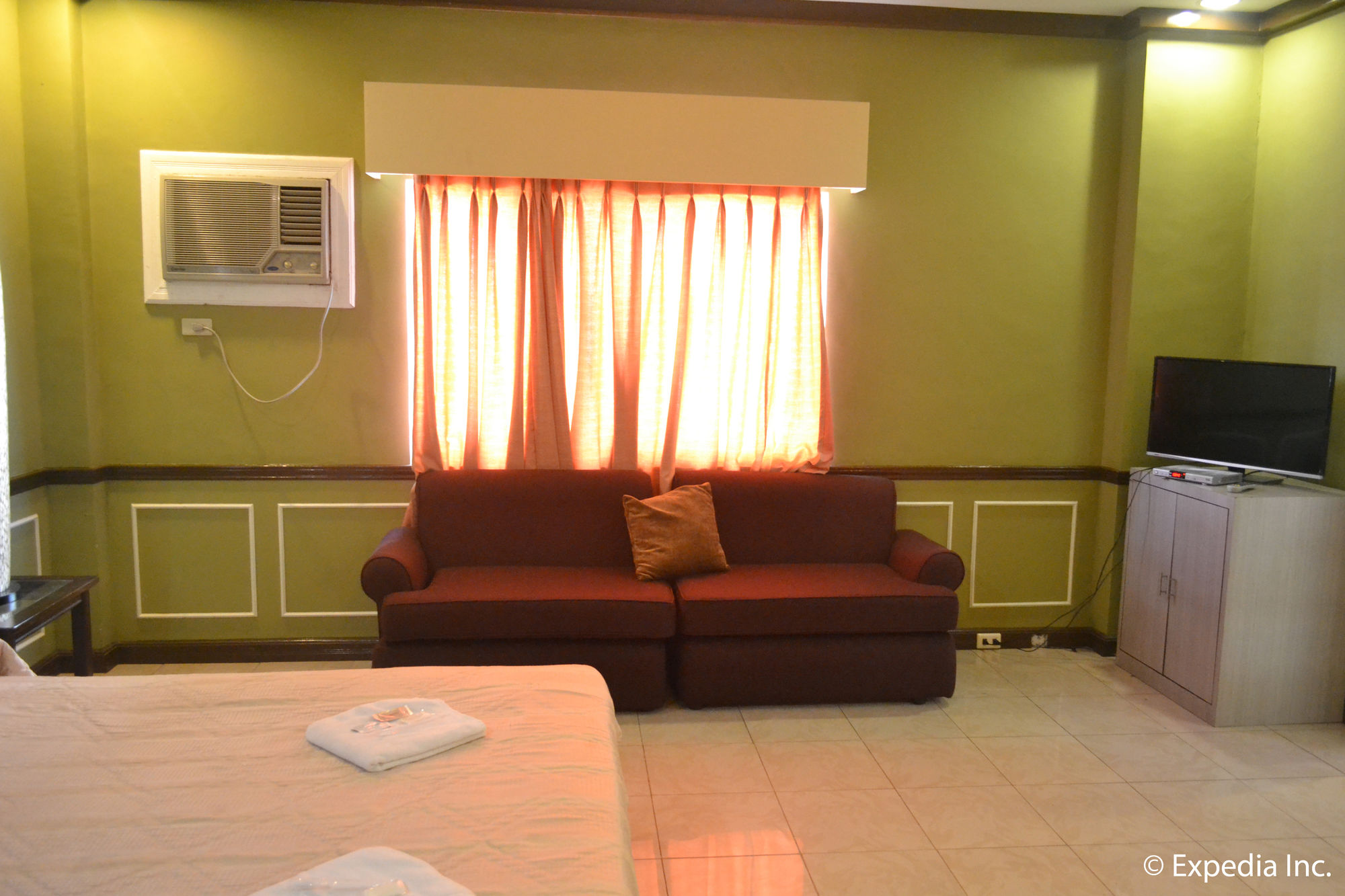 Tagaytay Country Hotel