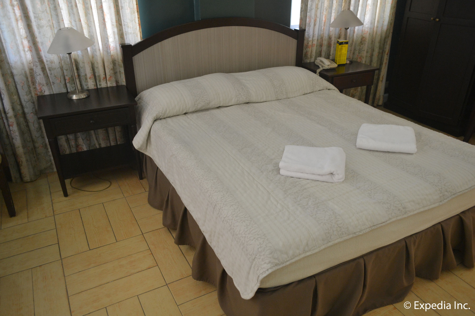 Tagaytay Country Hotel
