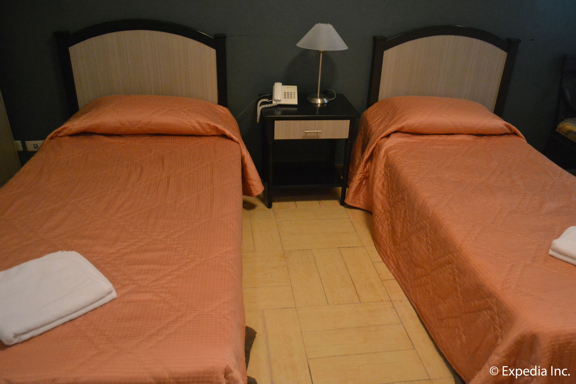 Tagaytay Country Hotel