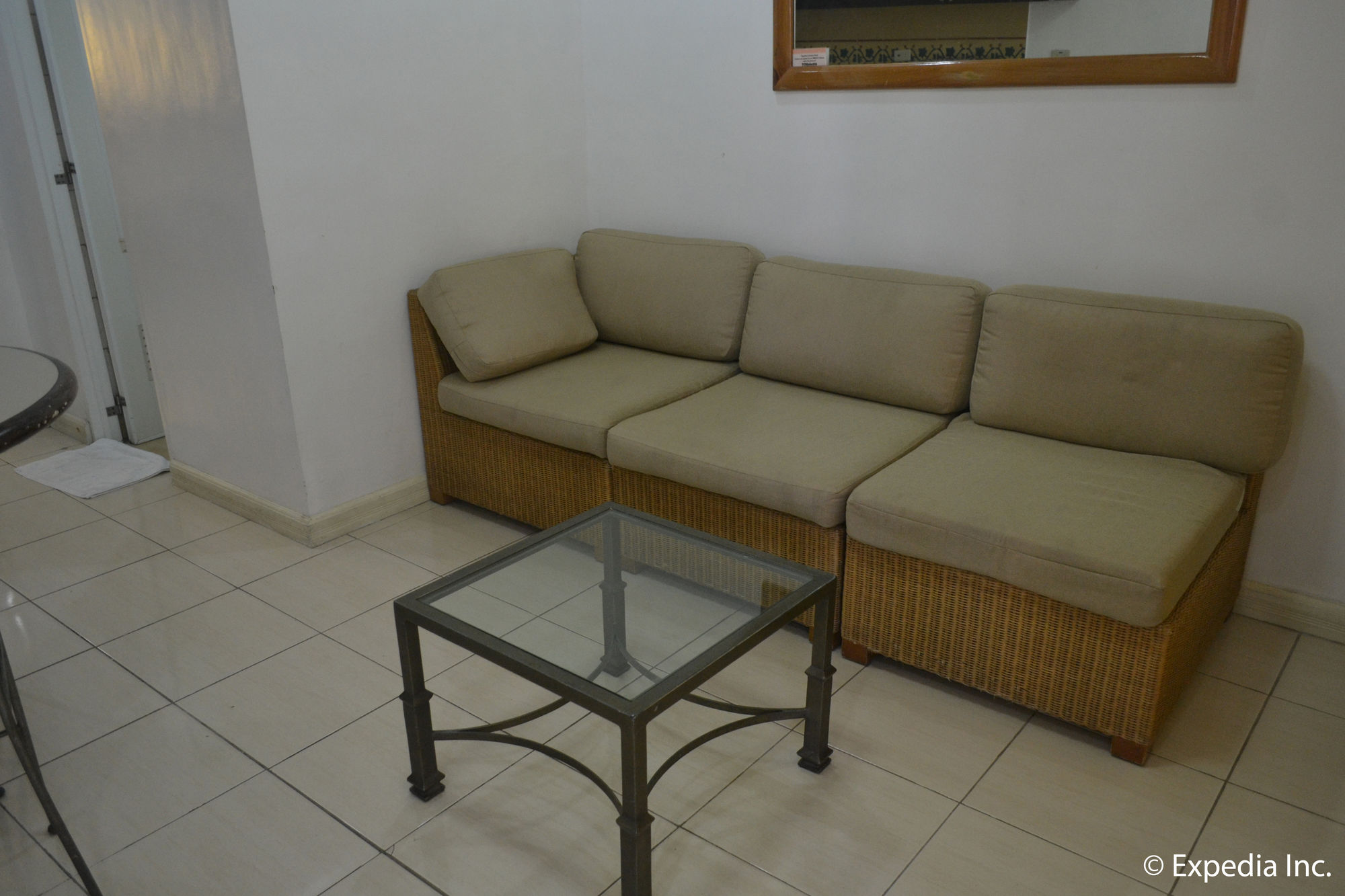 Tagaytay Country Hotel