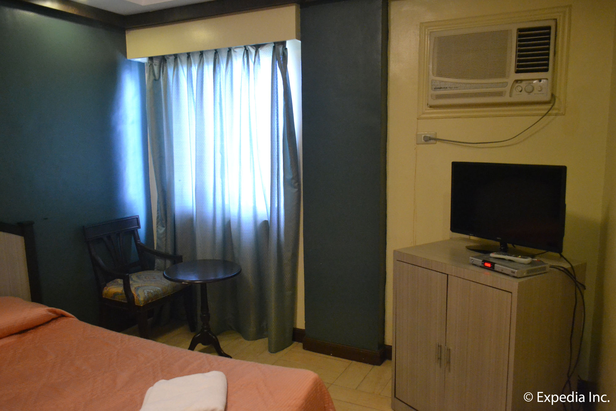 Tagaytay Country Hotel