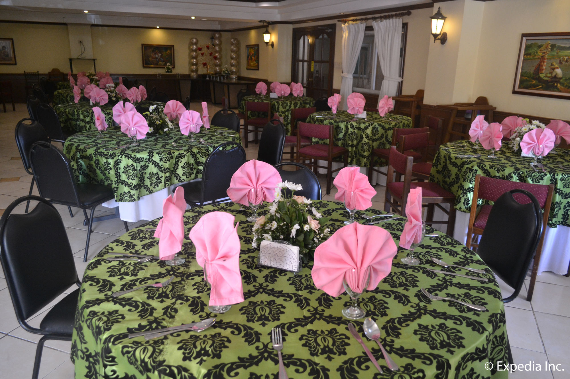Tagaytay Country Hotel