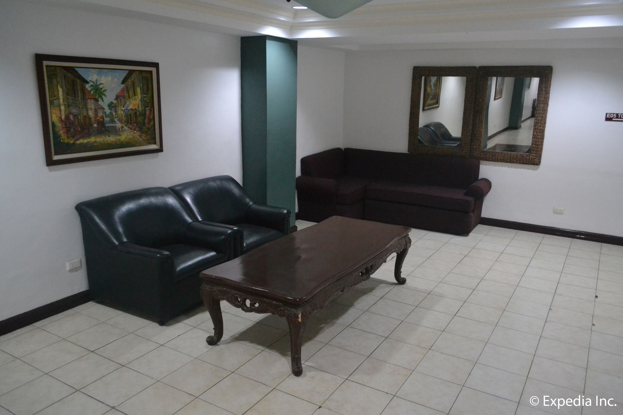 Tagaytay Country Hotel