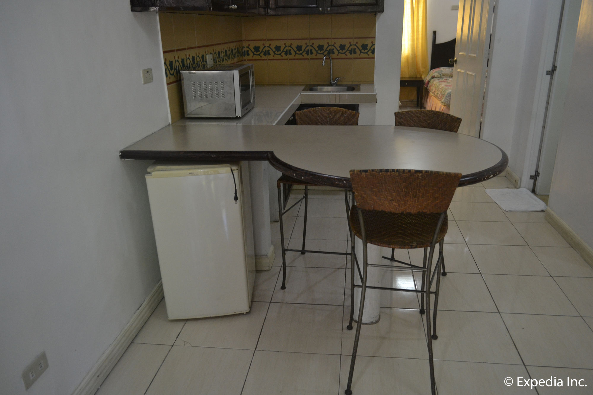 Tagaytay Country Hotel