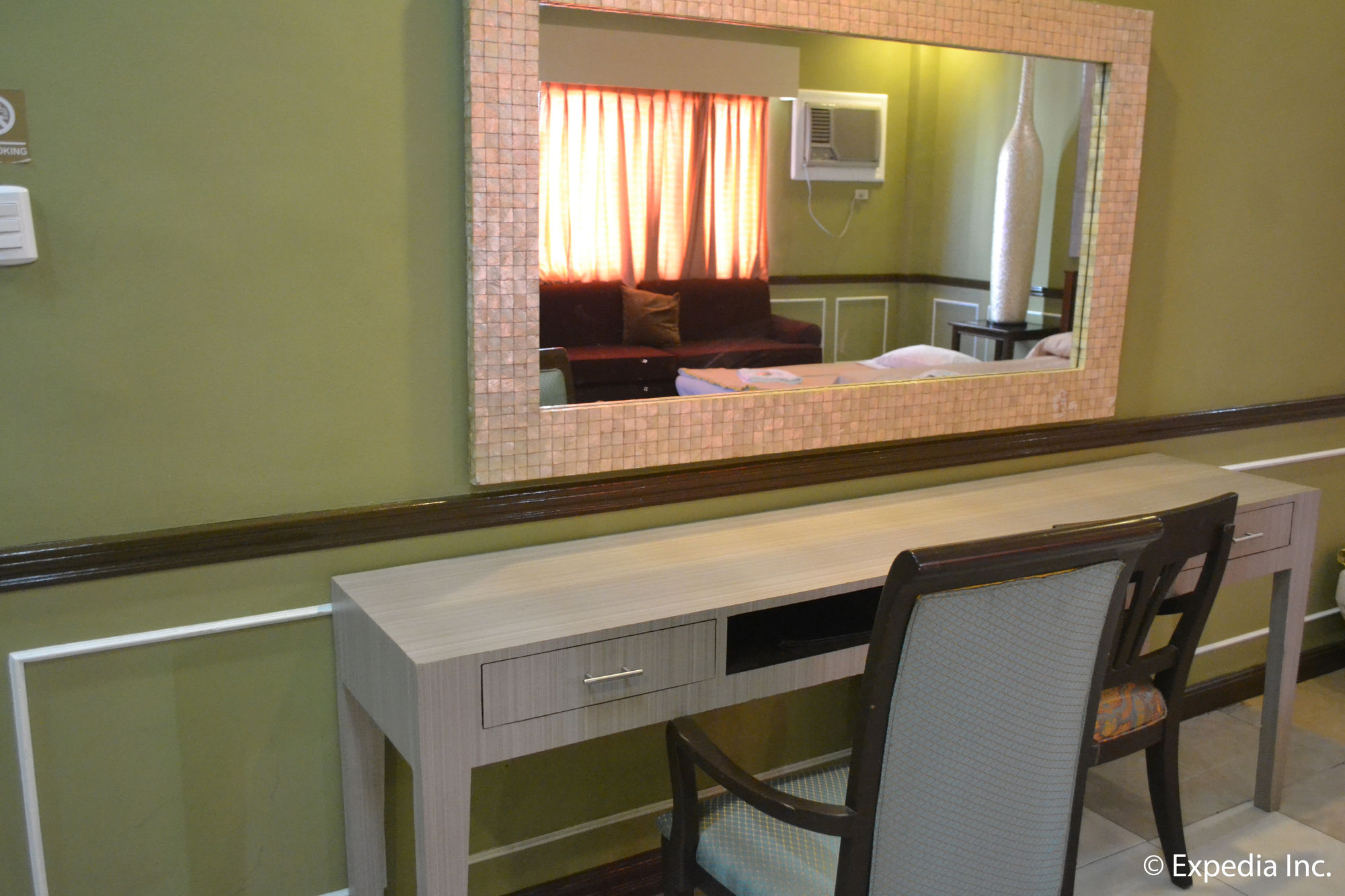 Tagaytay Country Hotel