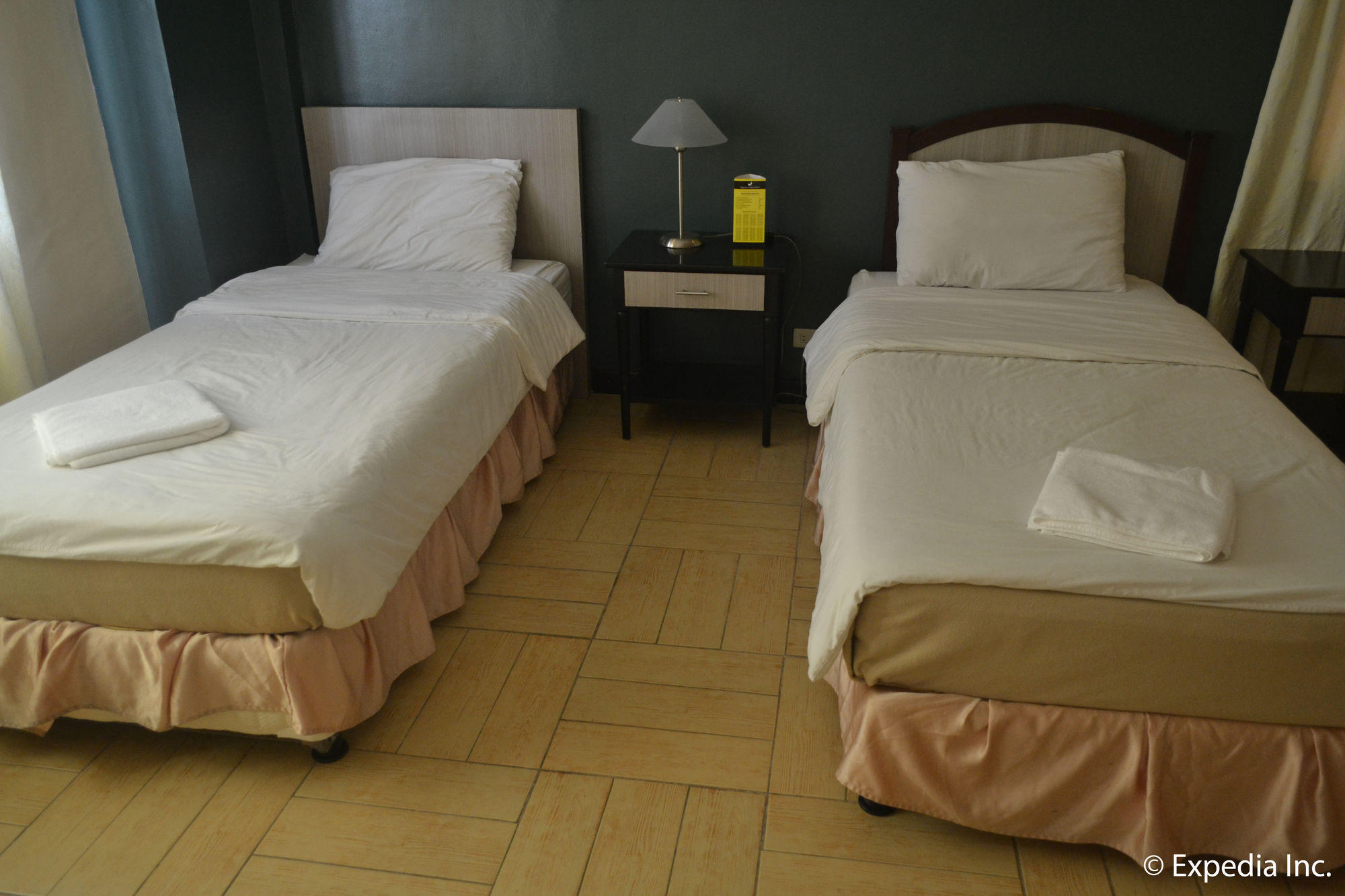 Tagaytay Country Hotel