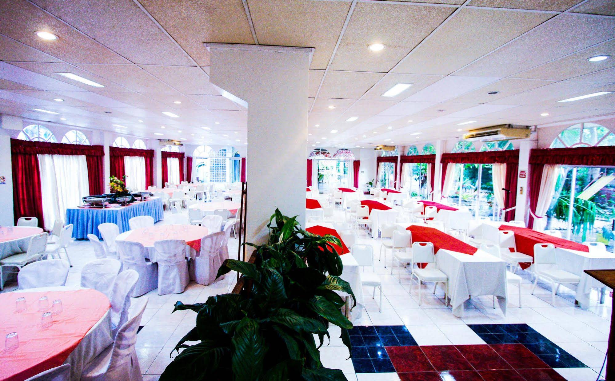 Bohol La Roca Hotel