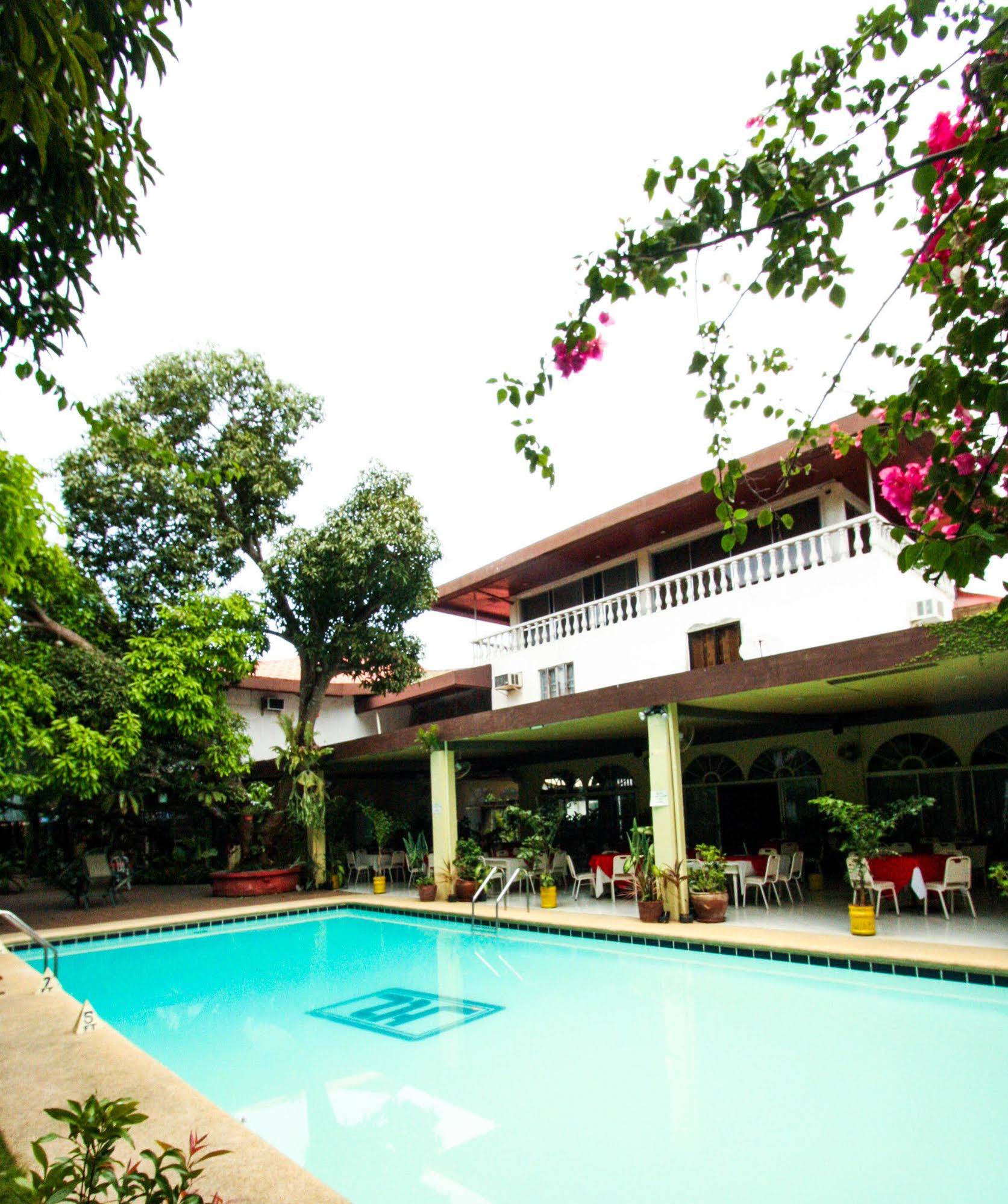 Bohol La Roca Hotel