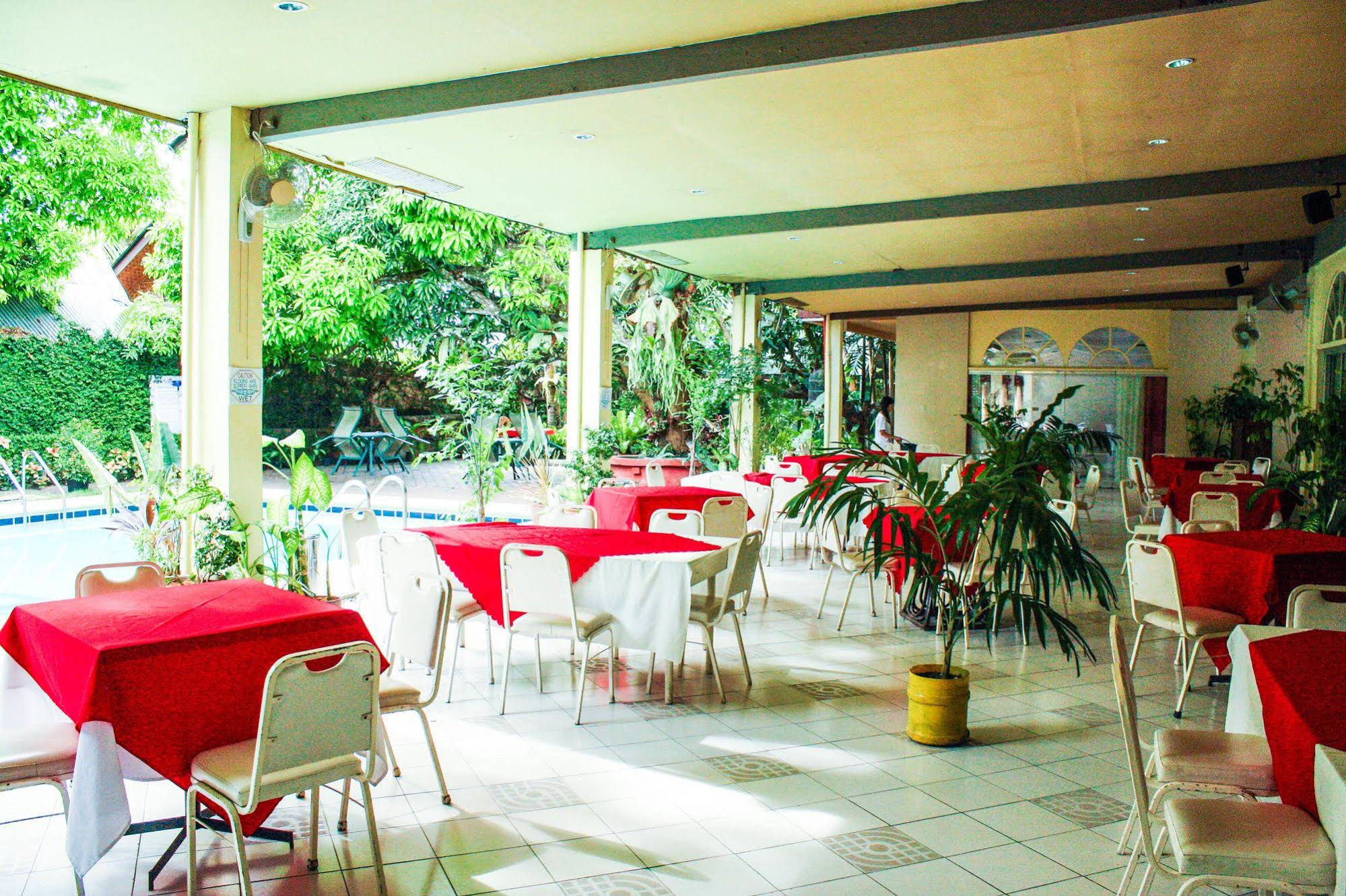 Bohol La Roca Hotel
