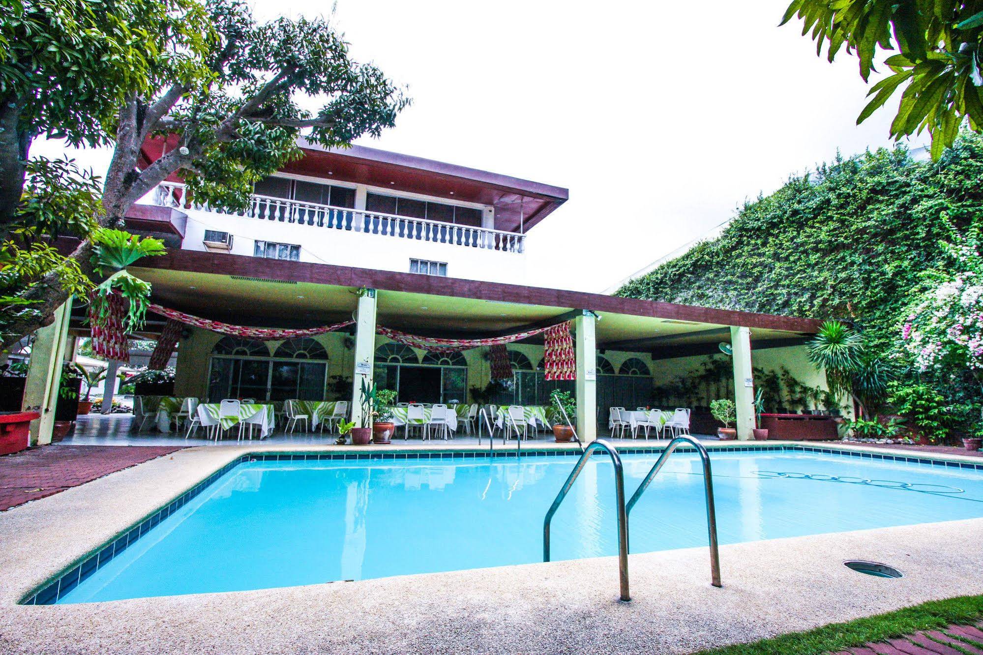 Bohol La Roca Hotel