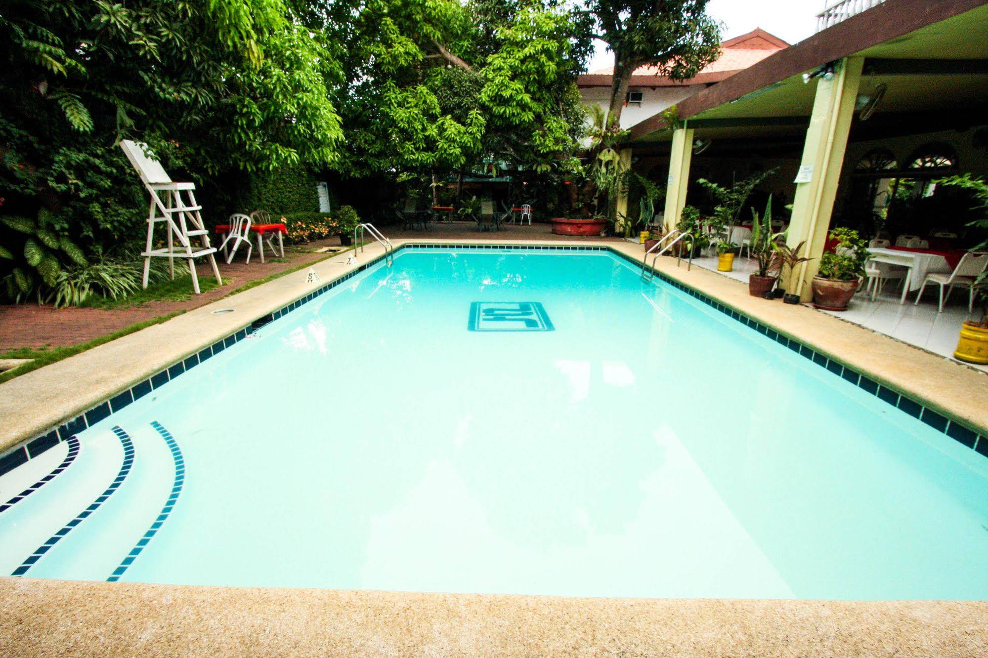 Bohol La Roca Hotel