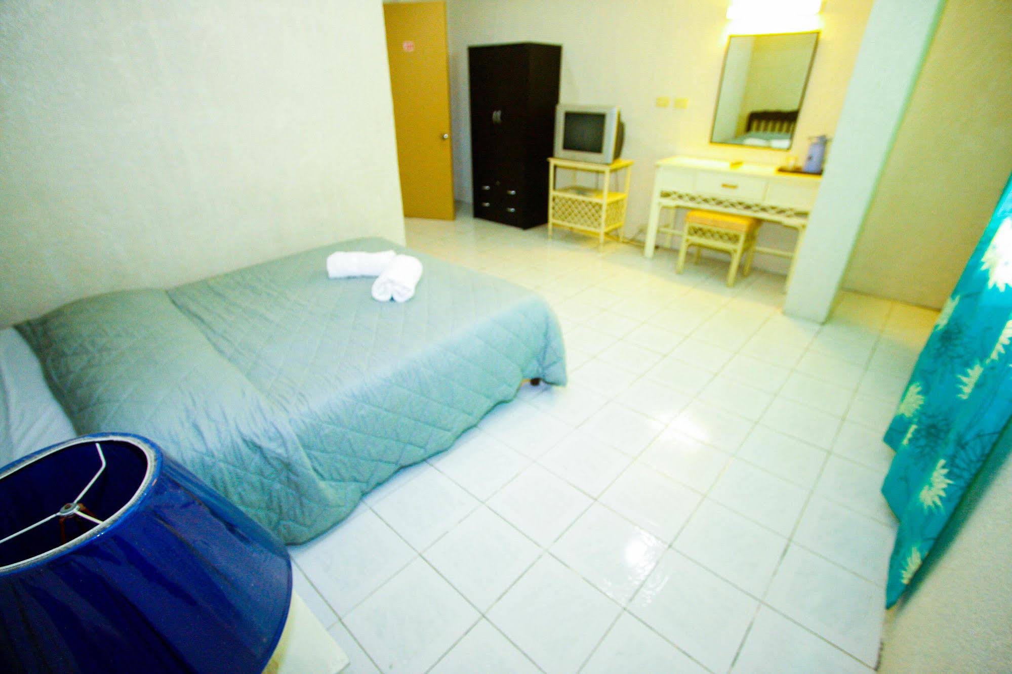 Bohol La Roca Hotel