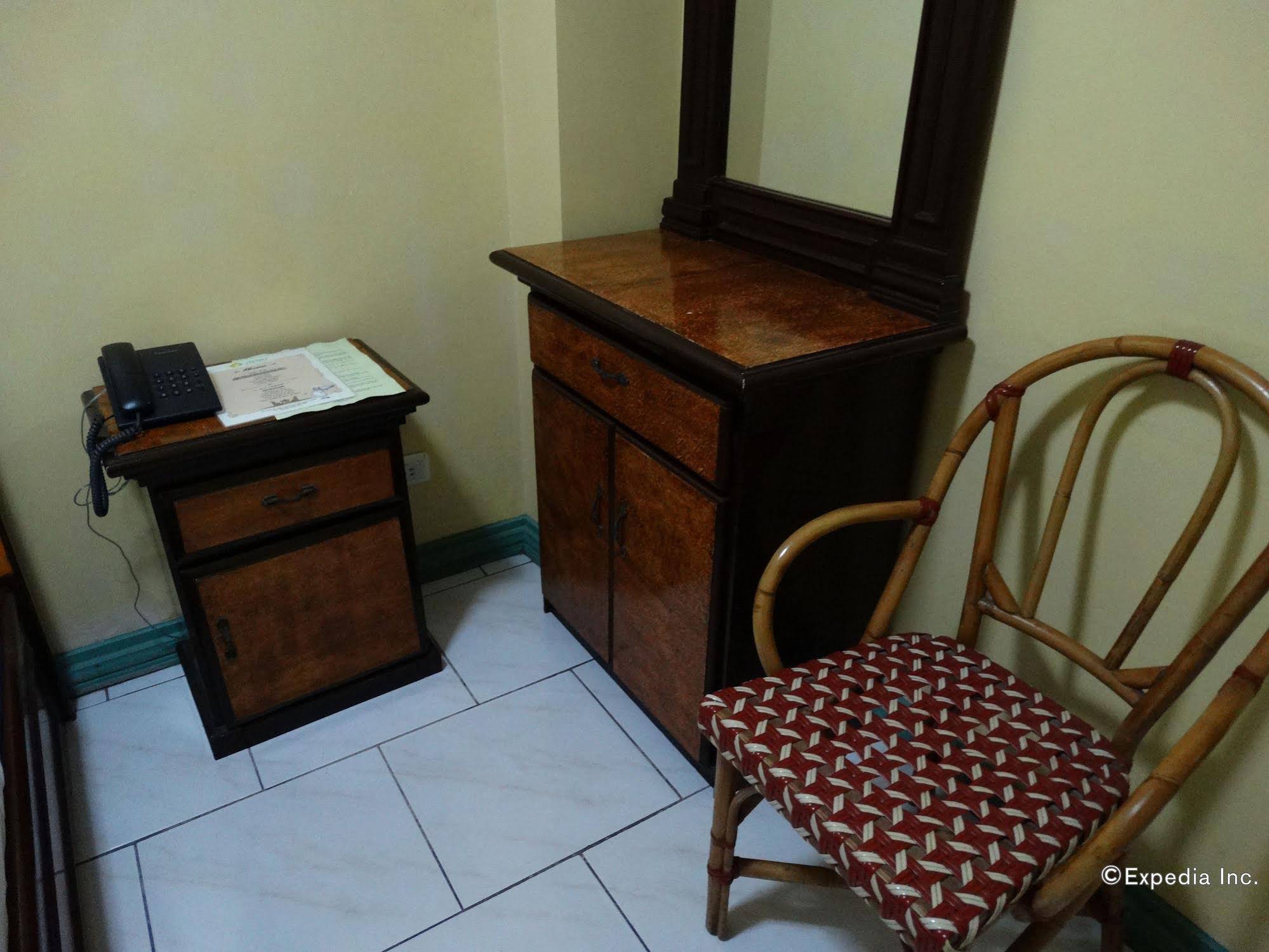 OYO 499 Le Pensione De San Jose