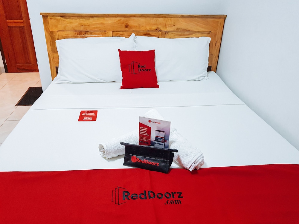 Reddoorz near Ramiro Community Hospital