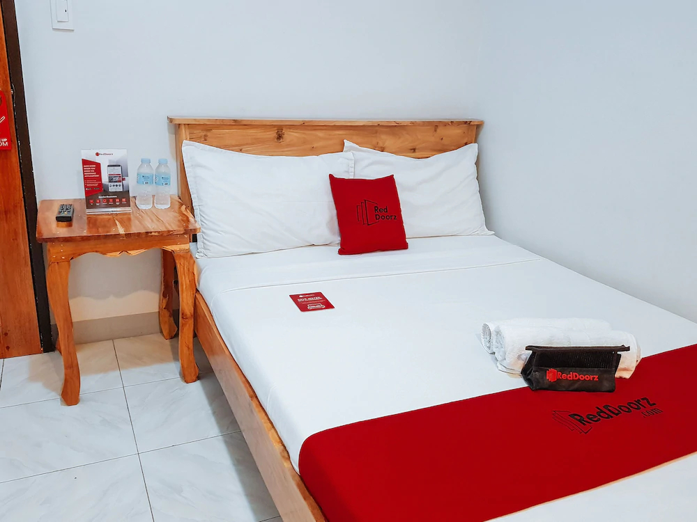 Reddoorz near Ramiro Community Hospital