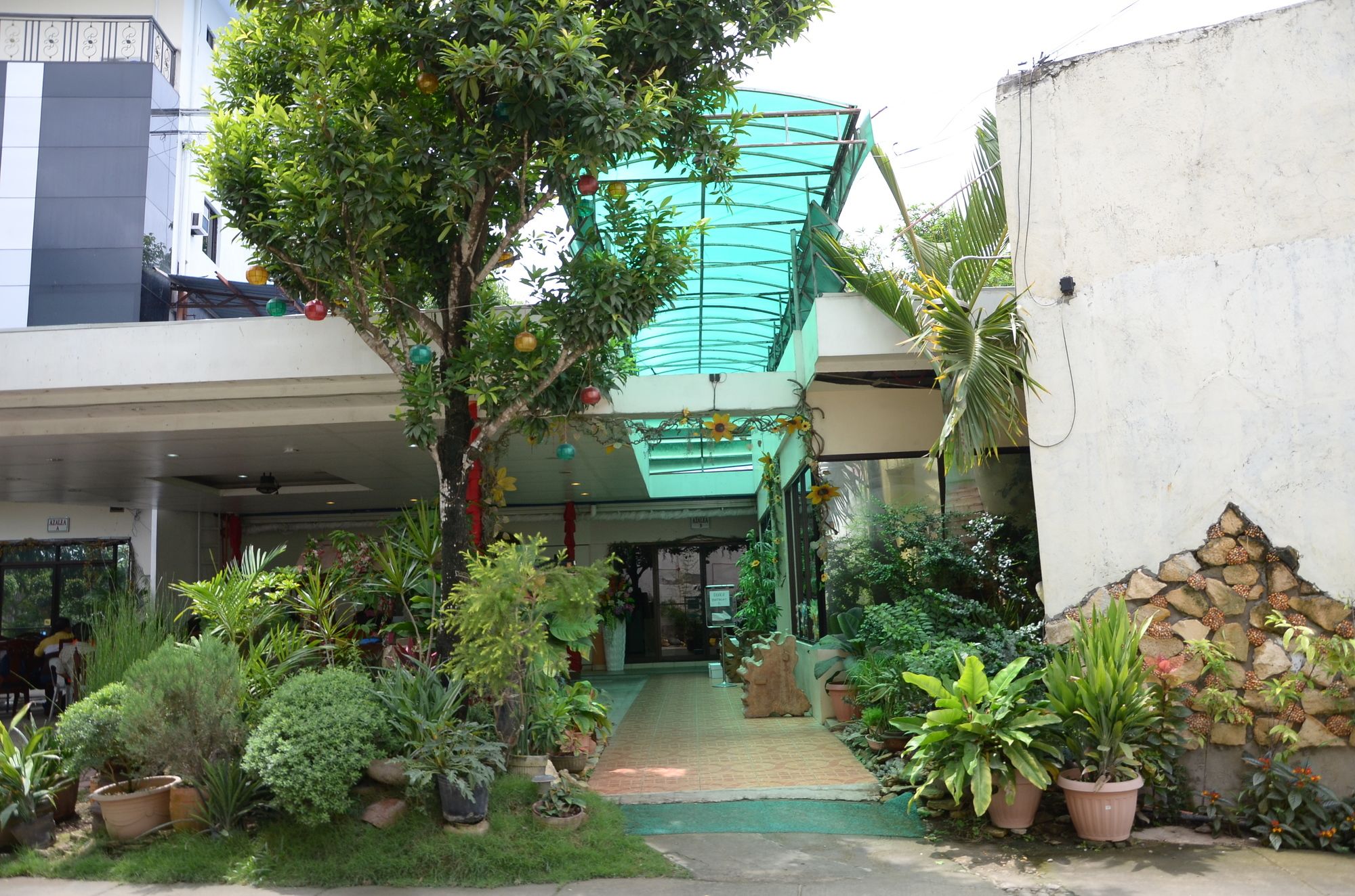 Reyna's the Haven & Gardens