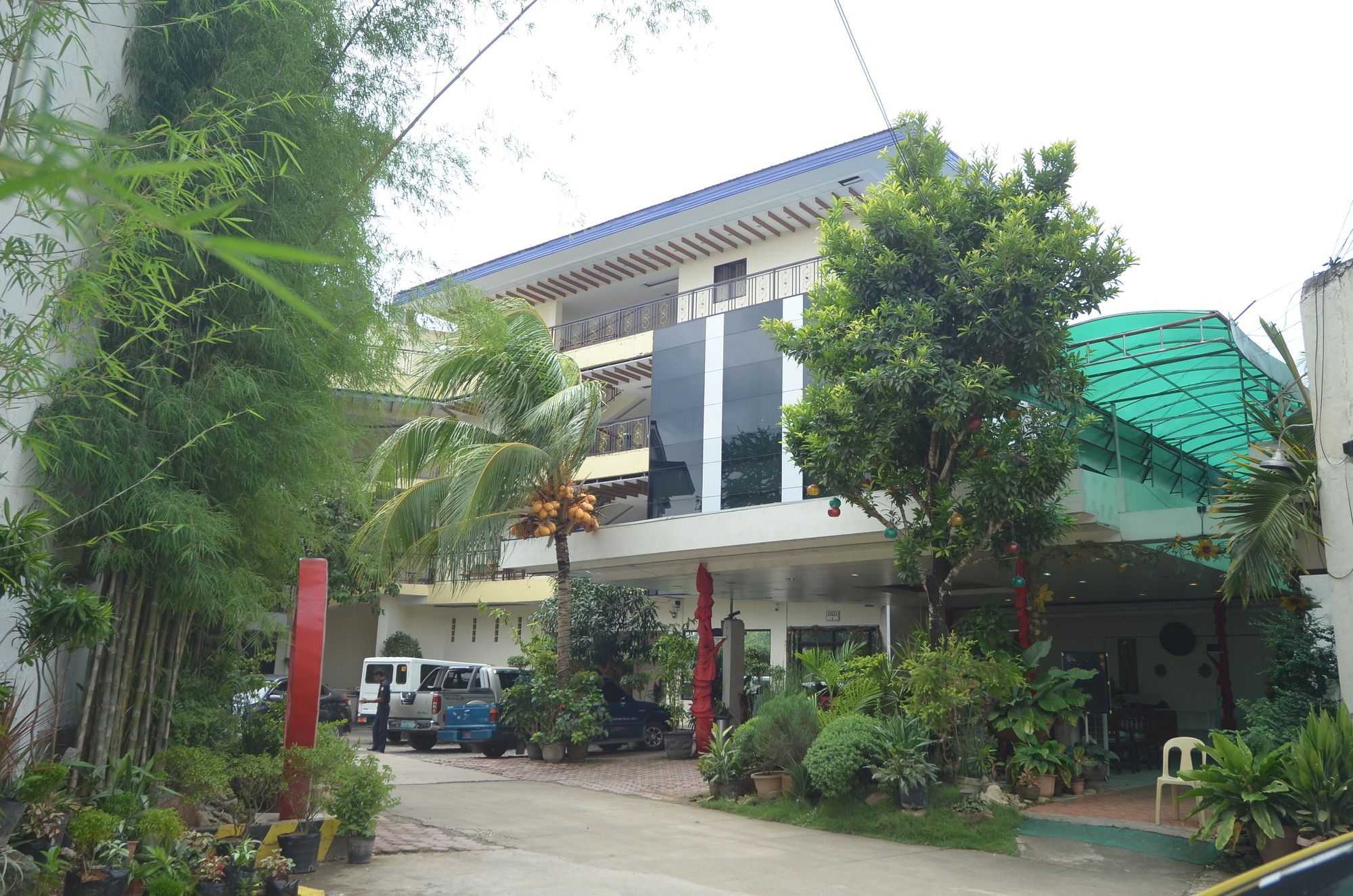 Reyna's the Haven & Gardens