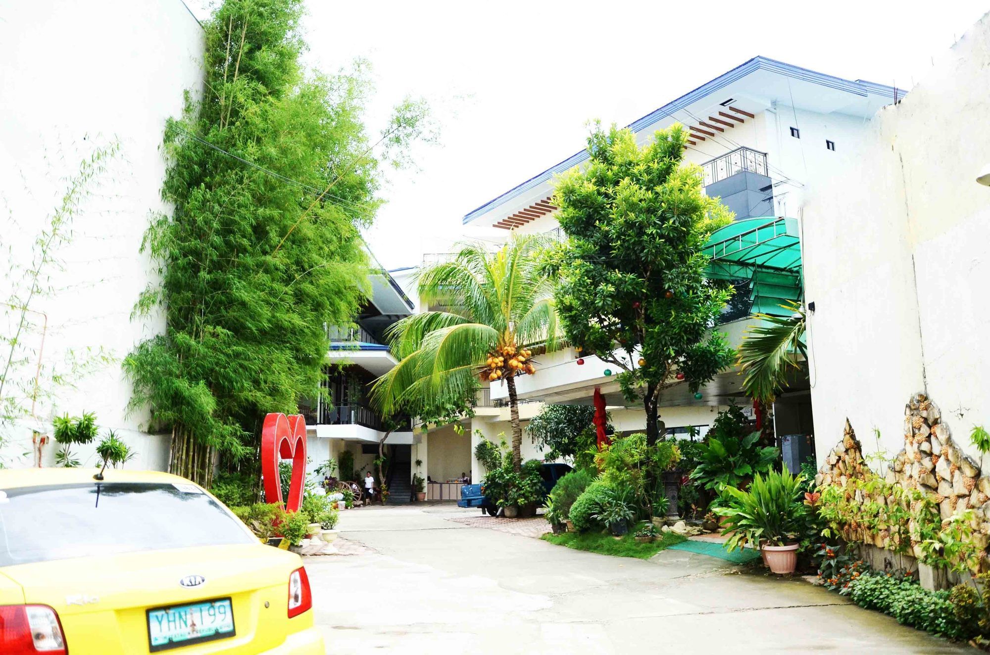 Reyna's the Haven & Gardens