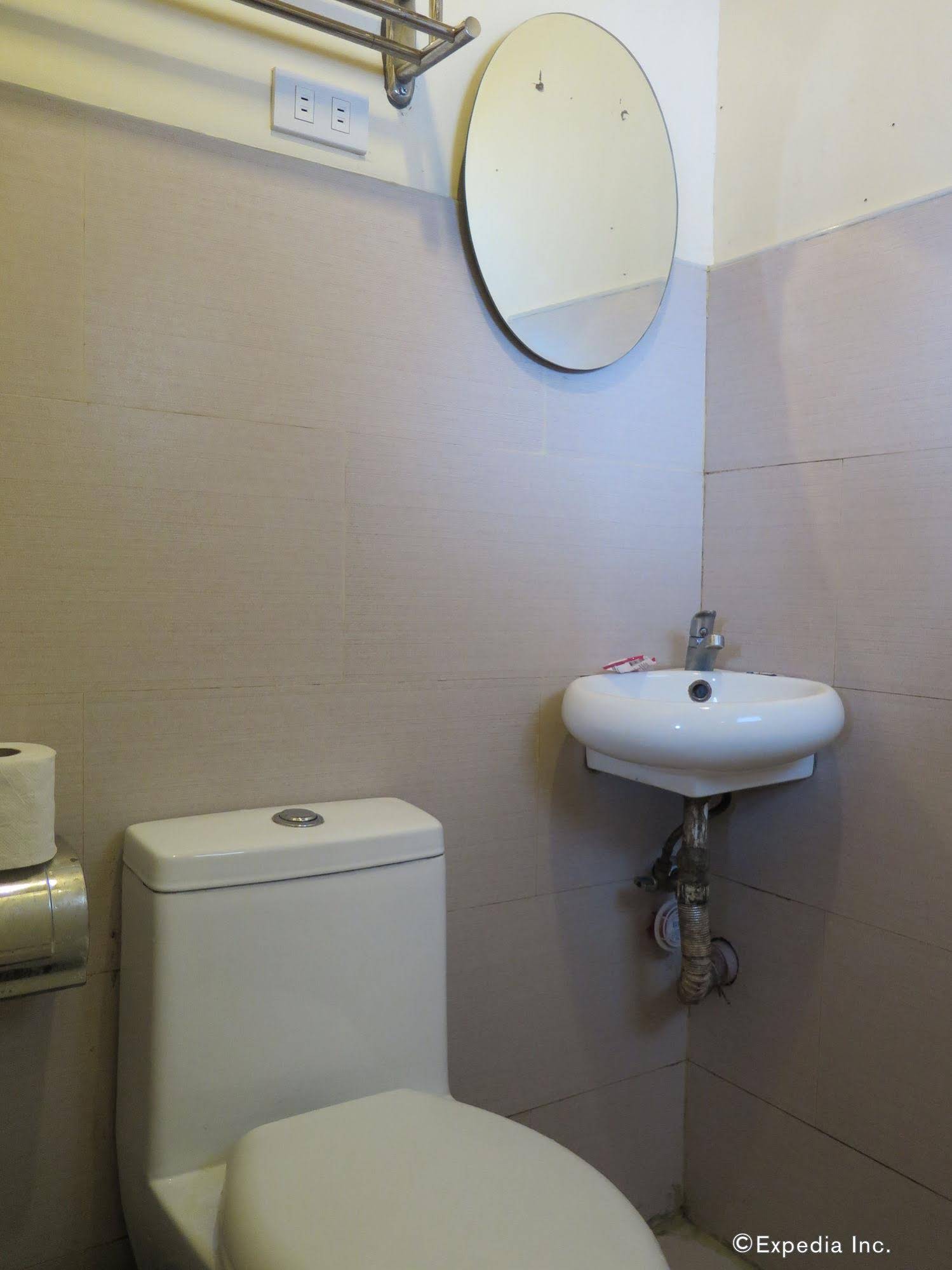 TR3ATS Guest House Bohol Hostel