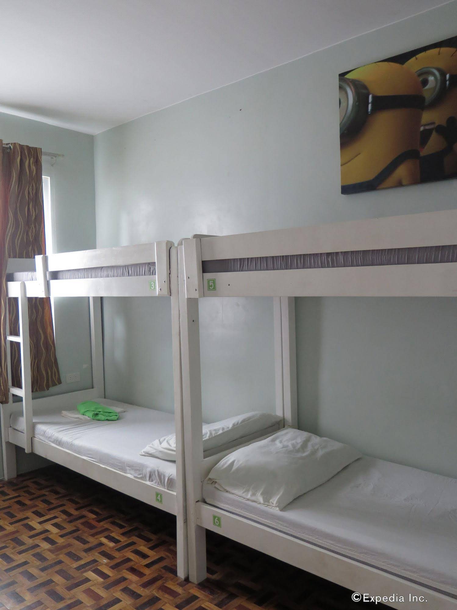 TR3ATS Guest House Bohol Hostel