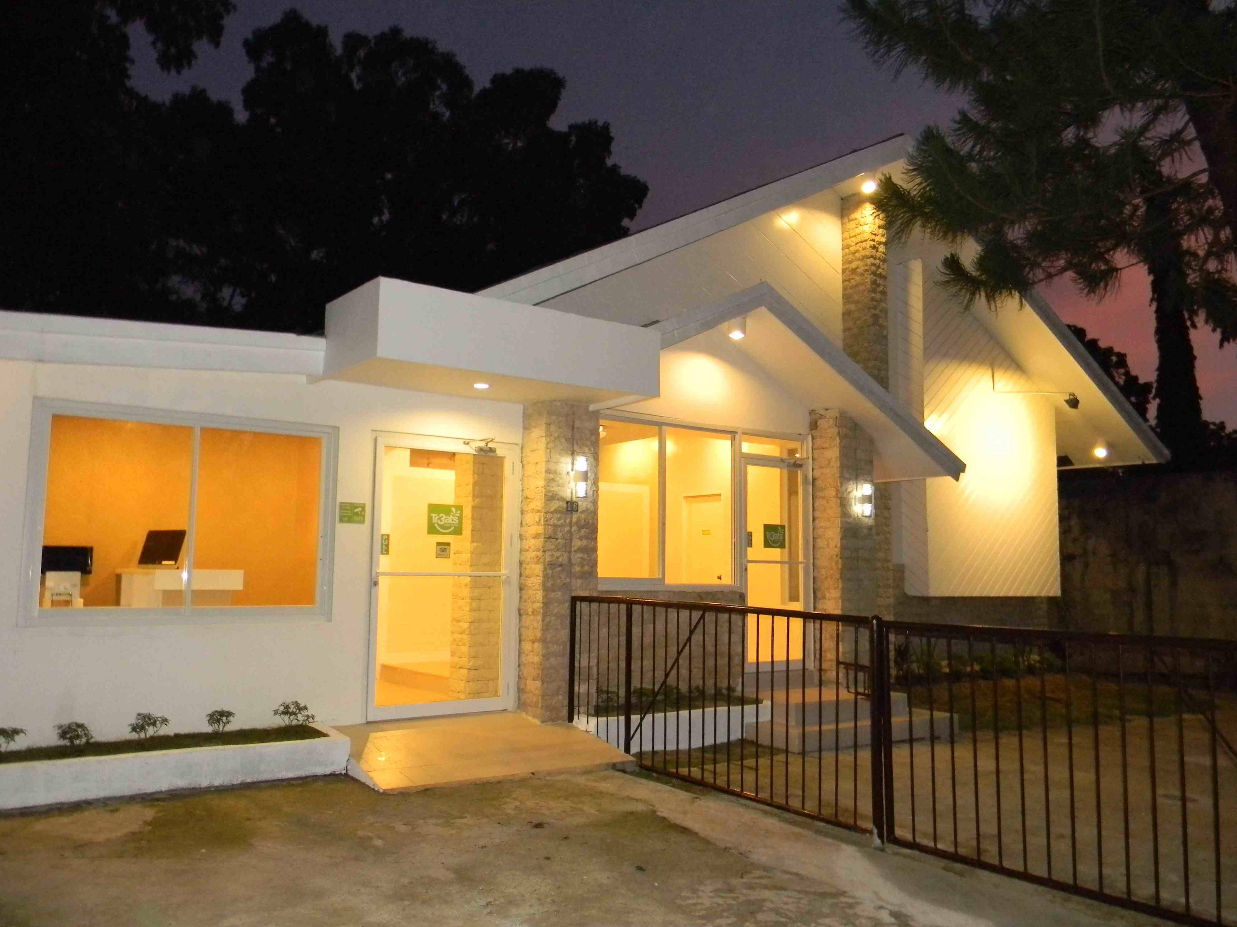 TR3ATS Guest House Bohol Hostel